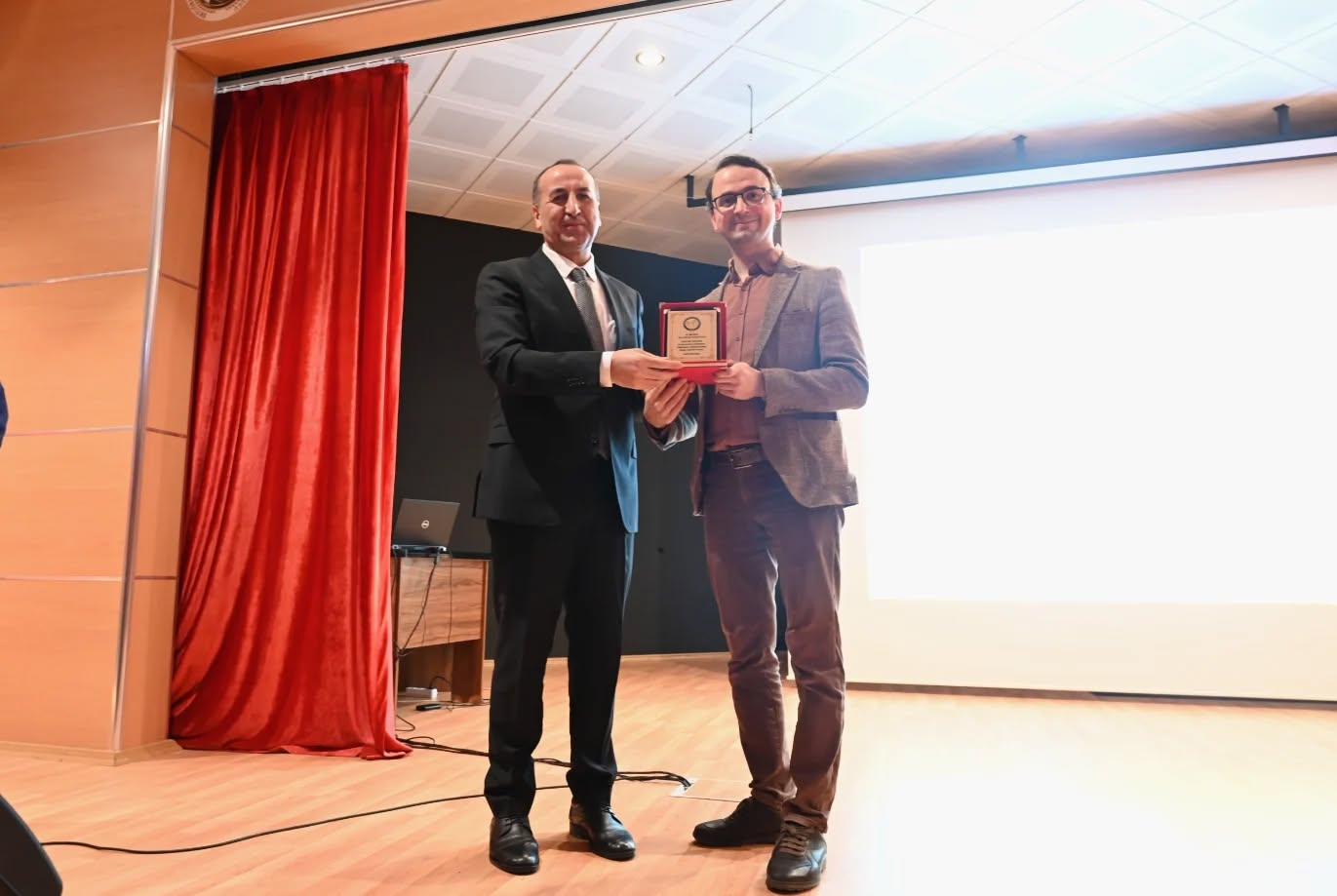 636975713 18152733172431364 624697311428648167 N