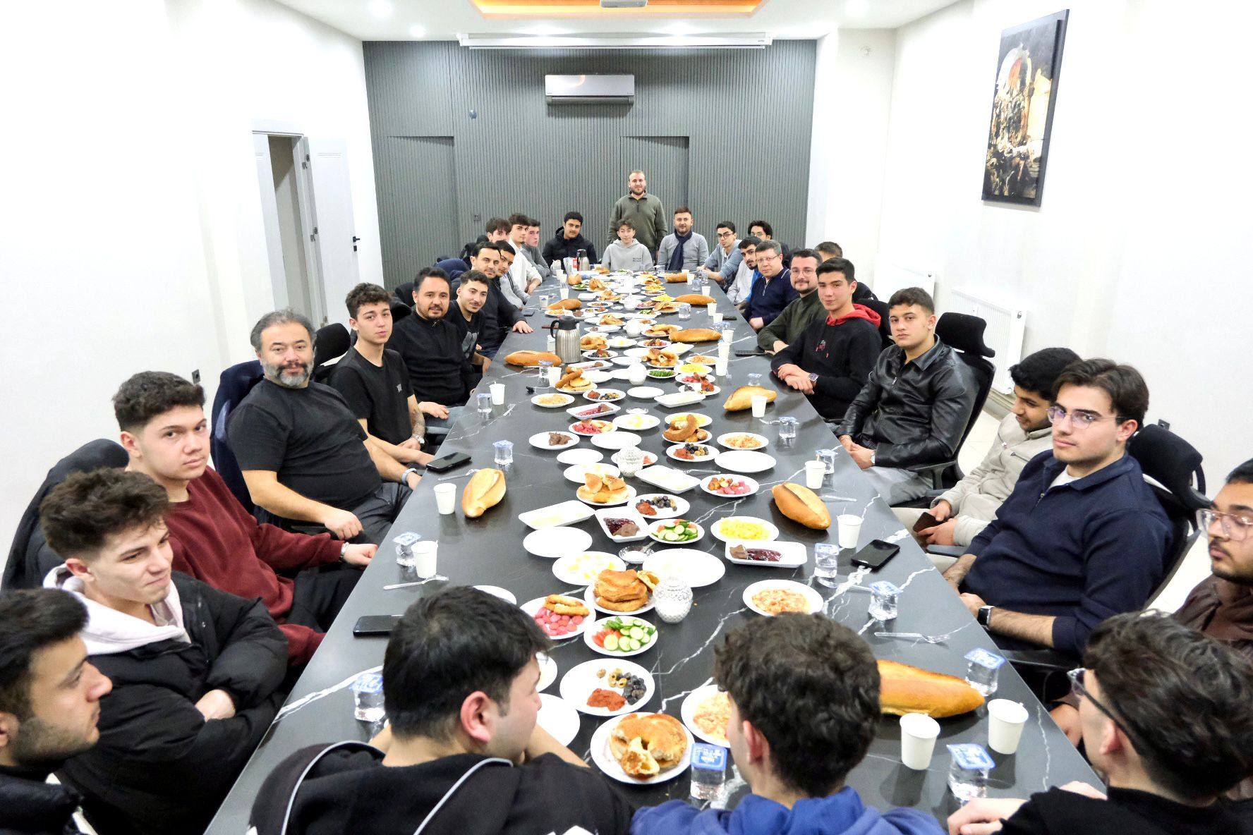 637907512 10163705413384761 6169609504261699178 N