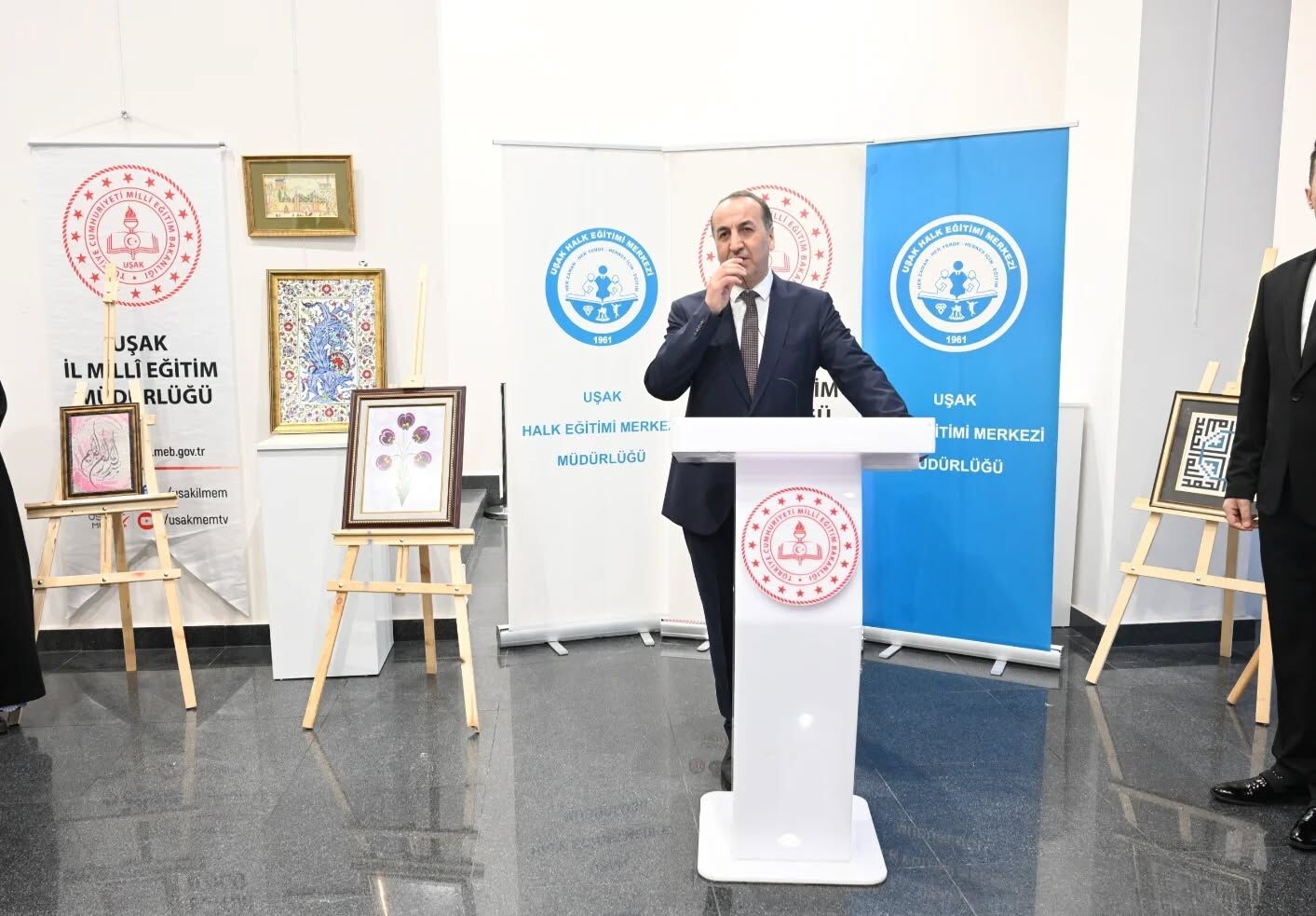 640989537 18153292864431364 6125705549189945626 N