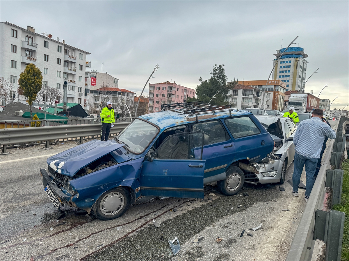 A A 20260205 40467015 40467013 U S A K T A 3 O T O M O B I L I N C A R P I S M A S I S O N U C U 4 K I S I Y A R A L A N D I