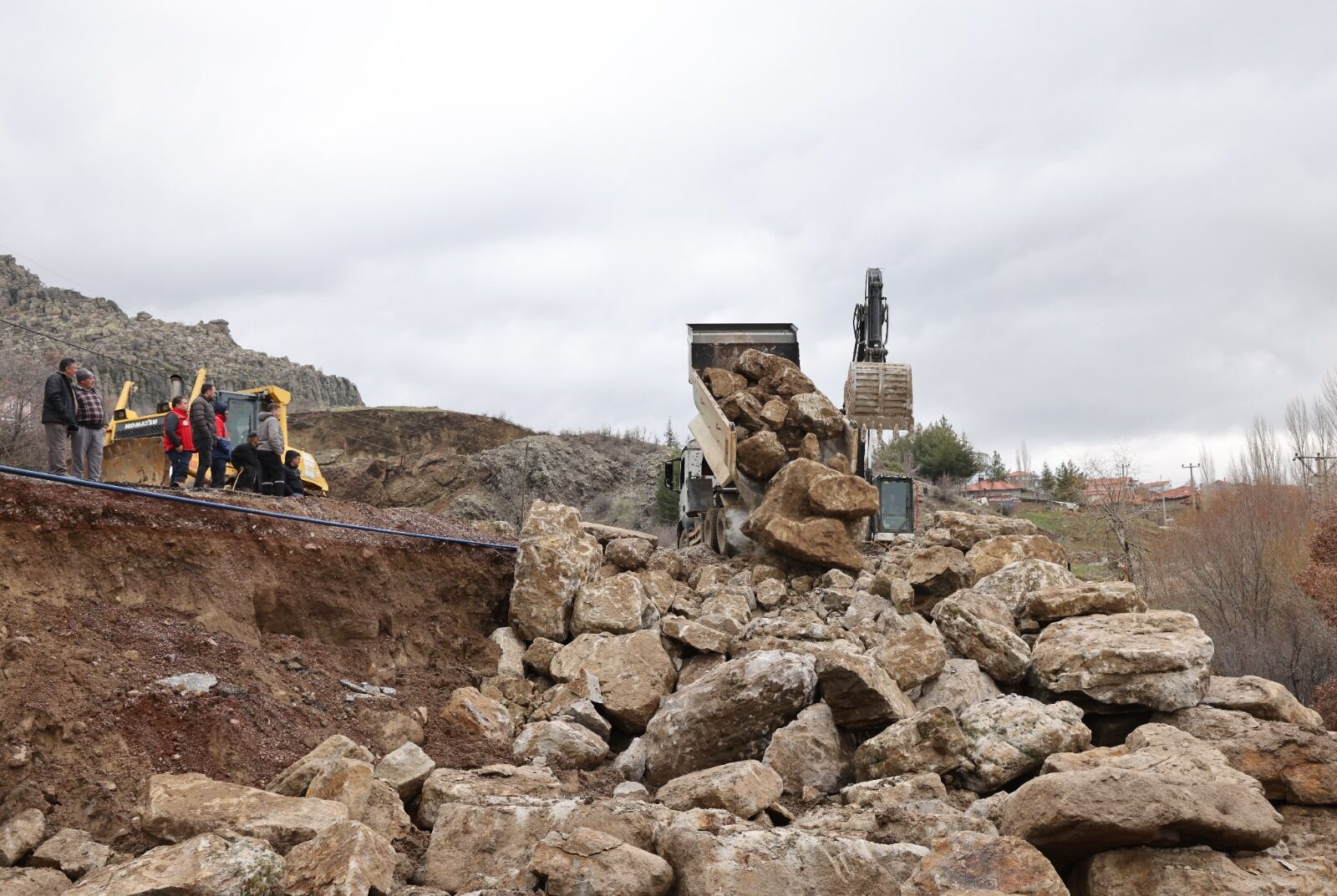 Aşağı Karacahisar Çöken Yol Yapımı Il Özel Idaresi (1)