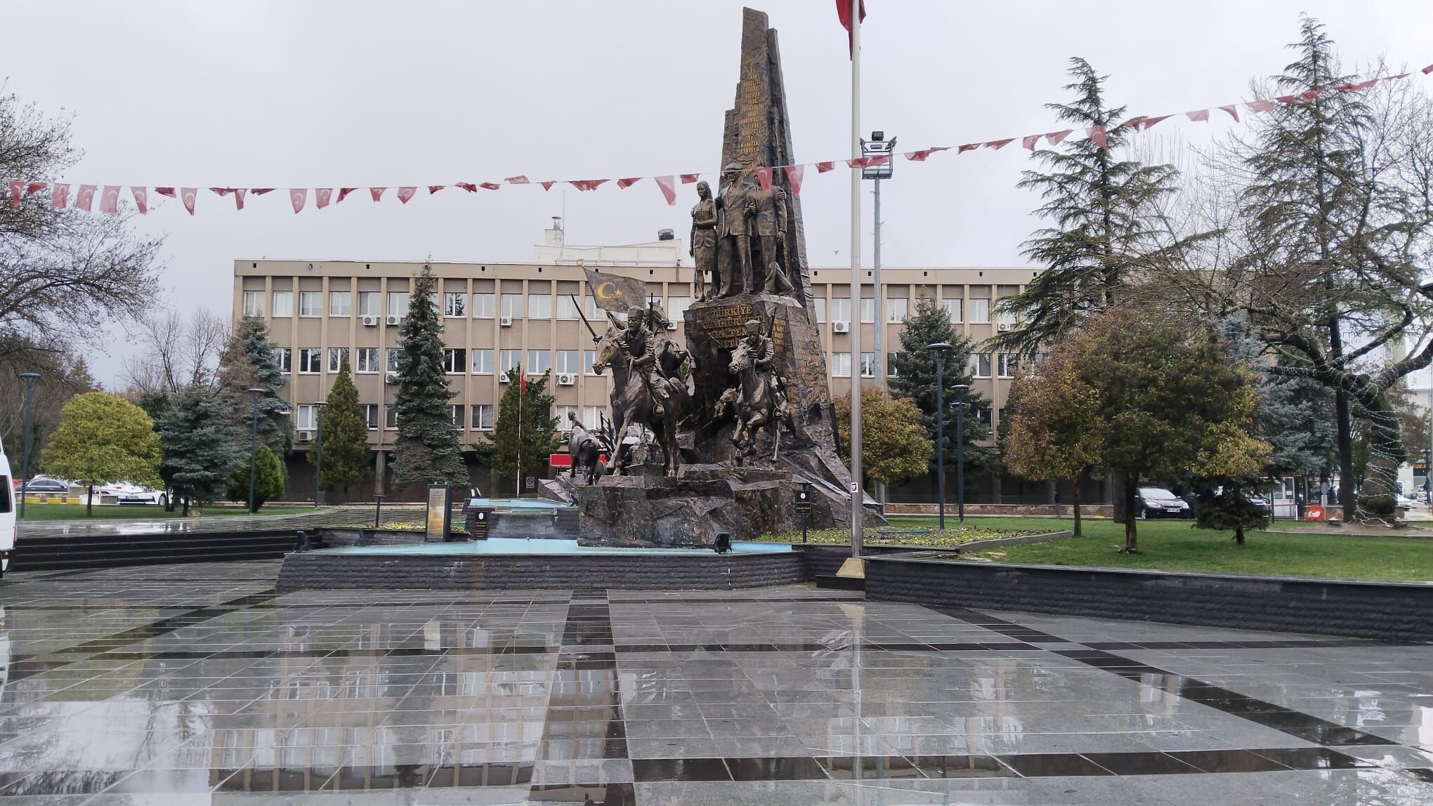 Uşak Dokuzsele Atatürk Anıtı Uşak (3)