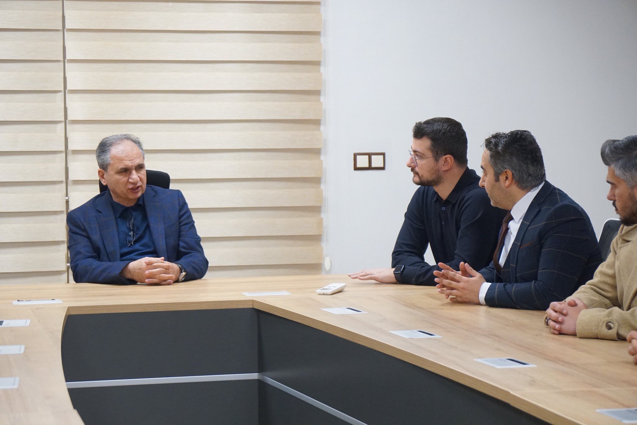 645208404 26124893577178553 1928376107978063563 N