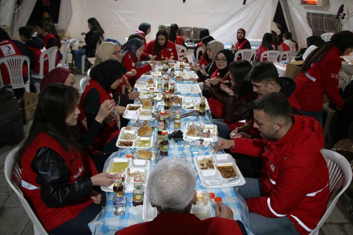 A A 20260310 40781361 40781357 T U R K K I Z I L A Y I G O N U L L U L E R I I F T A R C A D I R I N D A G O R E V A L I Y O R