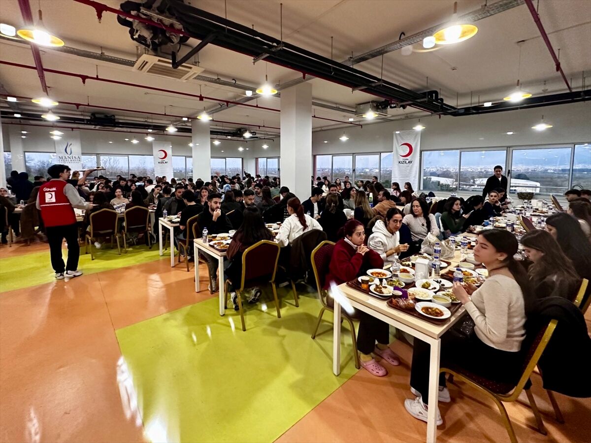 A A 20260318 40863836 40863830 T U R K K I Z I L A Y M A N I S A D A R A M A Z A N A Y I B O Y U N C A 85 B I N K I S I Y E I F T A R V E R D I