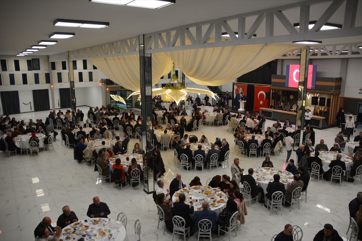 Aa 20260312 40807215 40807211 Usak Valisi Kartal Sehit Yakinlari Ve Gazilerle Iftarda Bulustu (1)