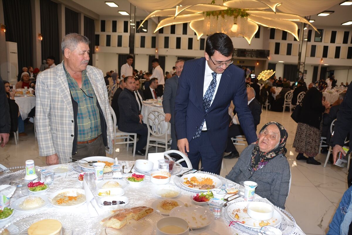 Aa 20260312 40807215 40807213 Usak Valisi Kartal Sehit Yakinlari Ve Gazilerle Iftarda Bulustu (1)