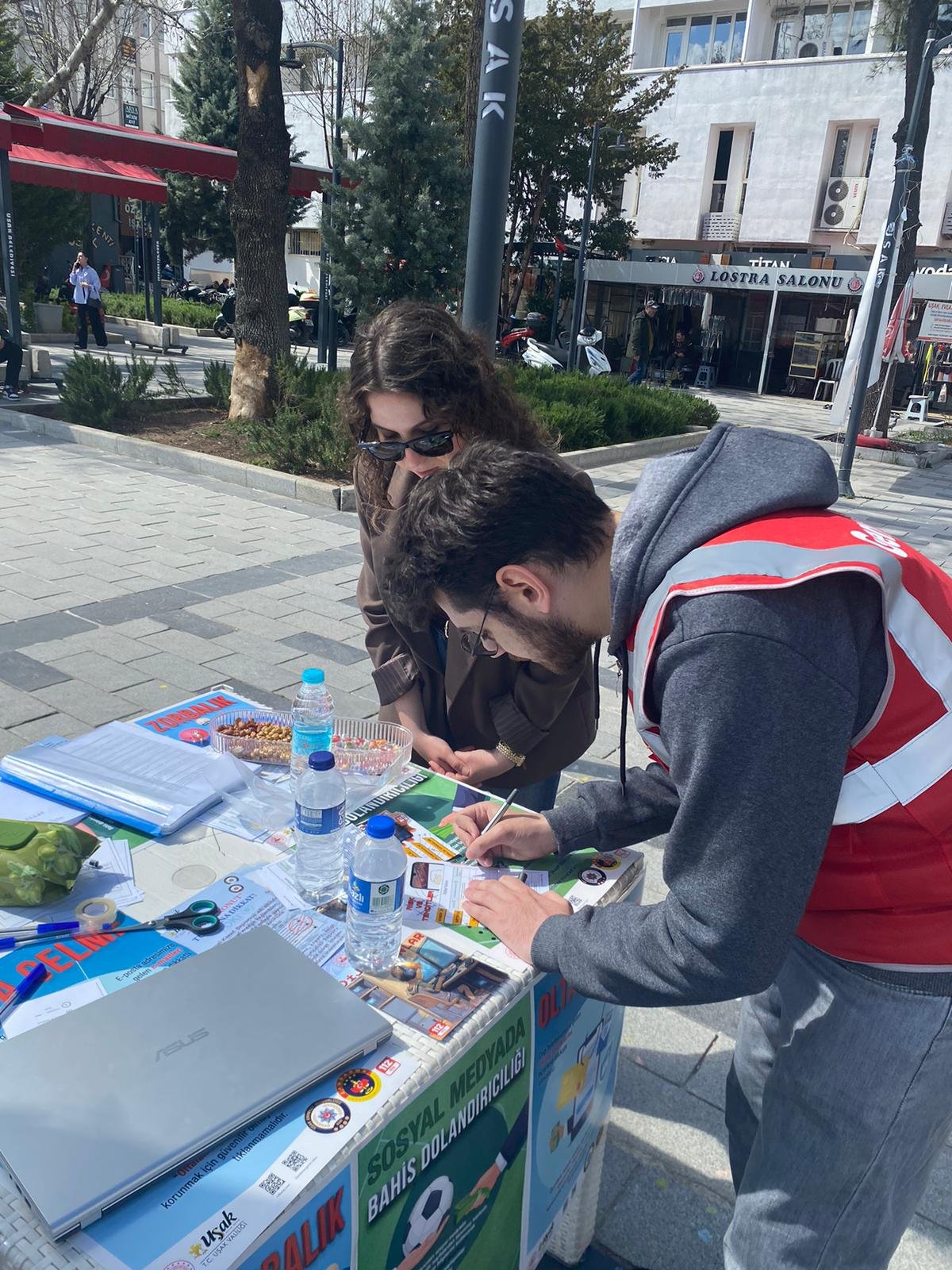 6056Ef8D C2F5 4B4E 8C35 2685D6C5C416