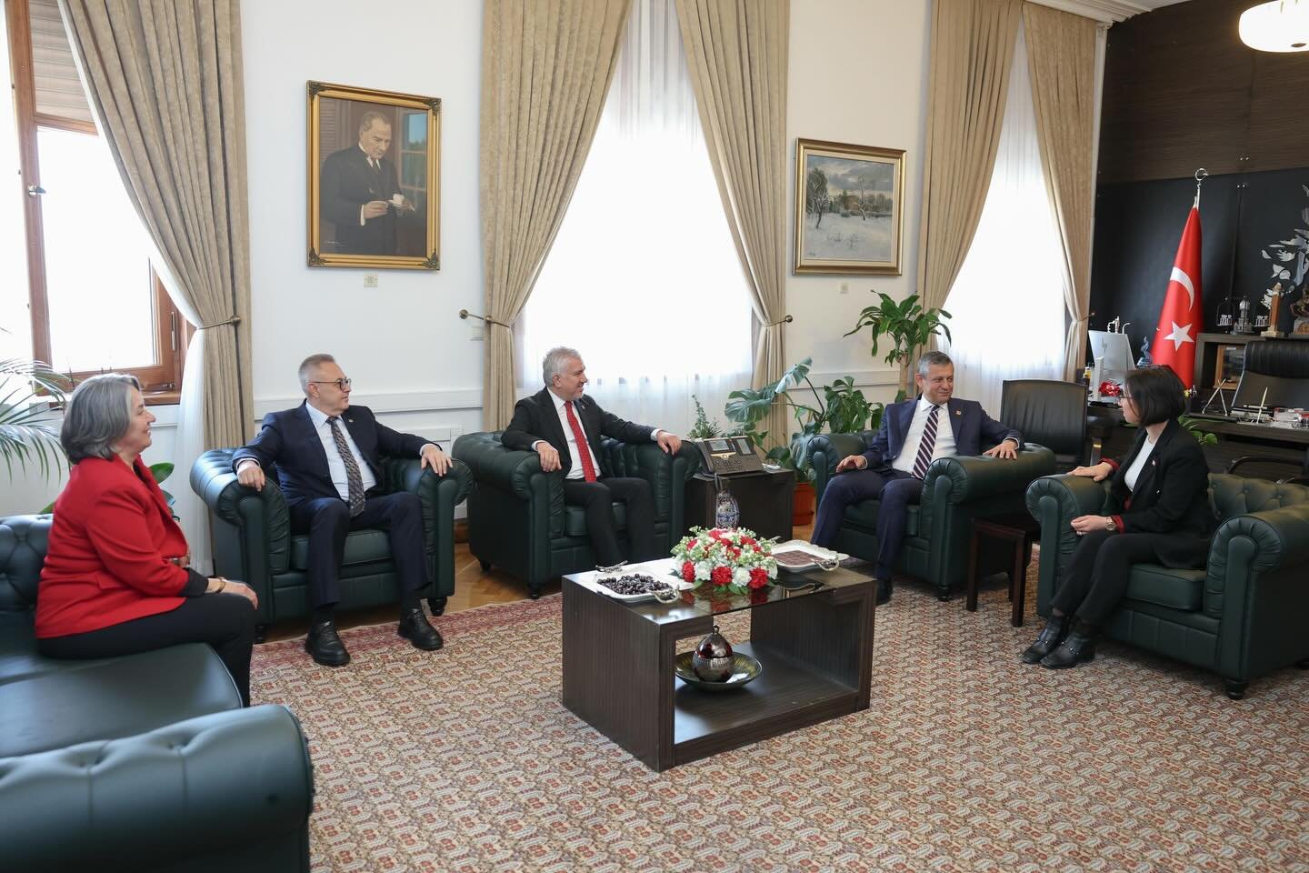 663147521 18045611708765129 501187693005961568 N