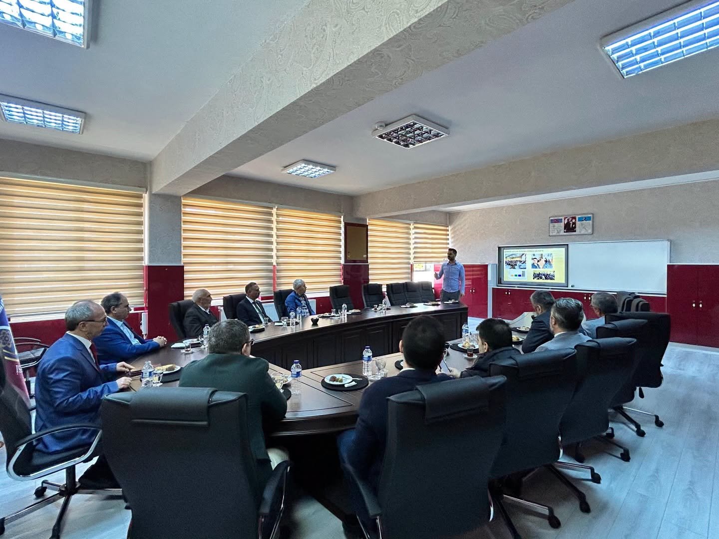 674564630 2423435754825146 4036415169598296050 N