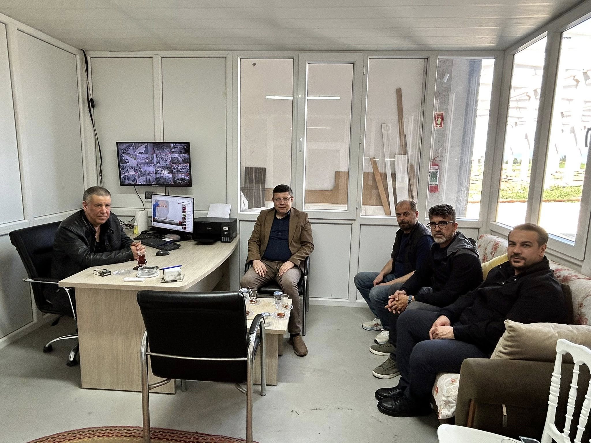 677869586 10164692164818559 8020308621923639940 N