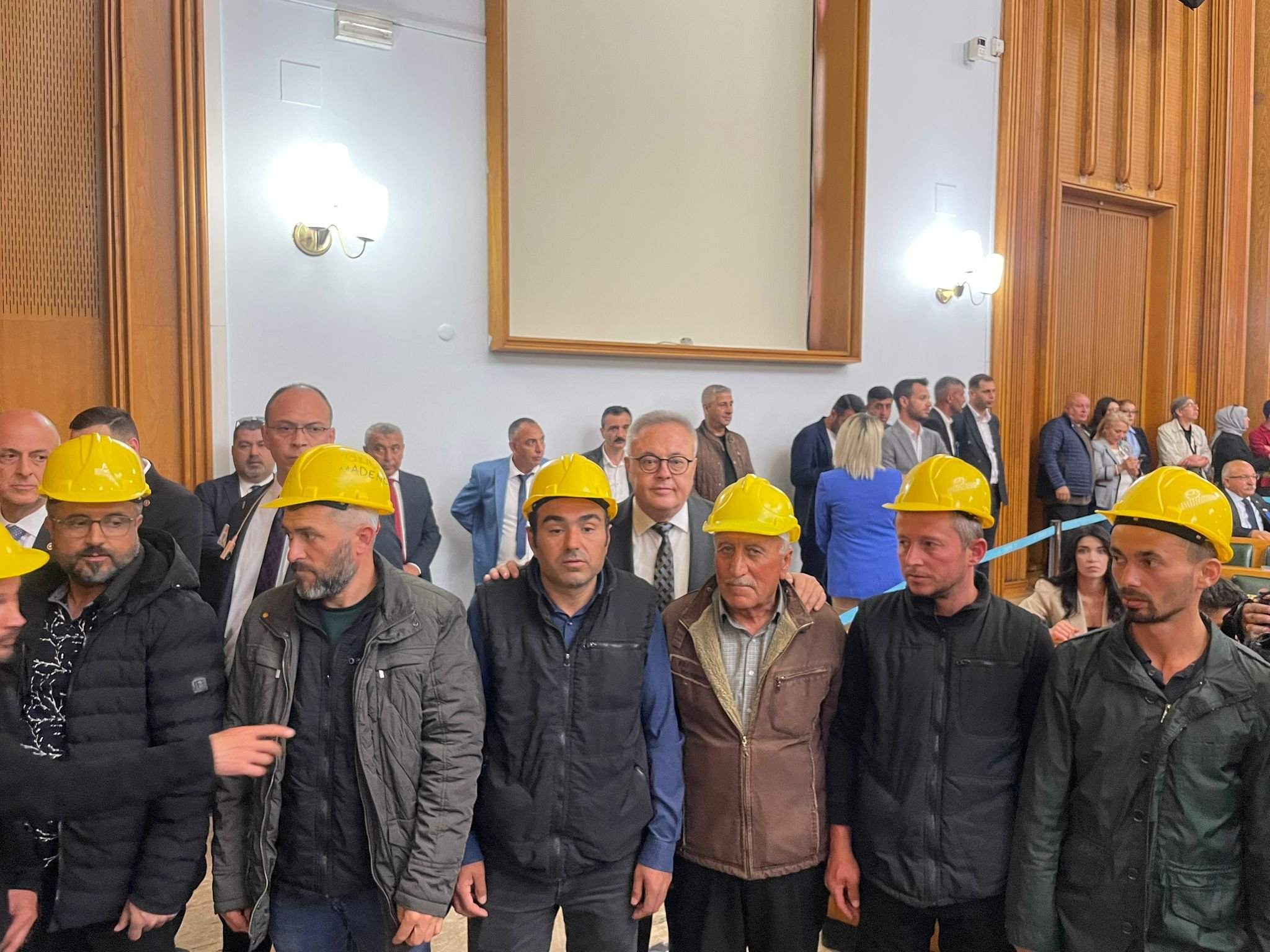 683776338 26825389743722400 6697447769127942498 N