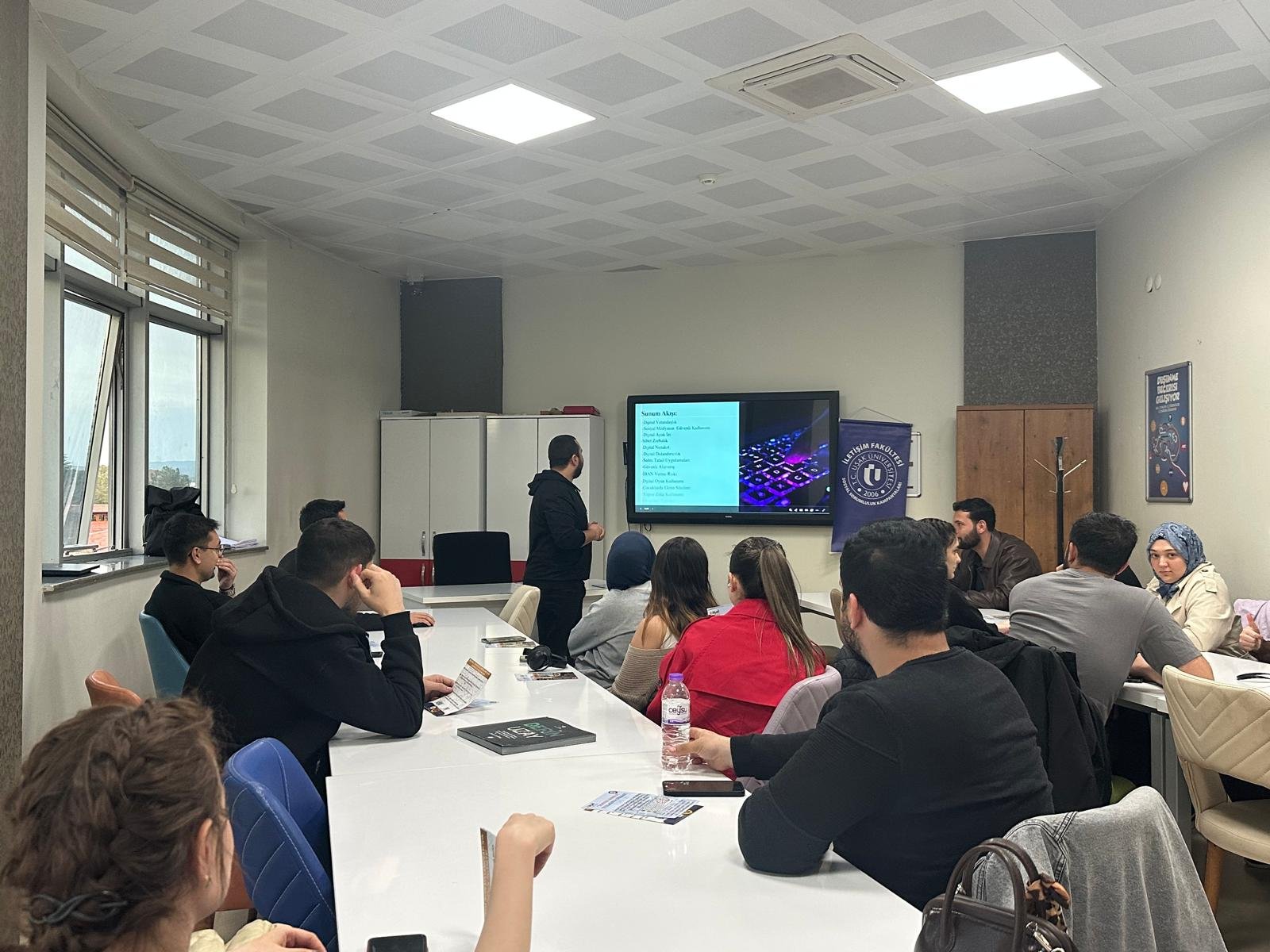 6E8C60B4 1202 404C 9Cbe 64538Ea500Dd