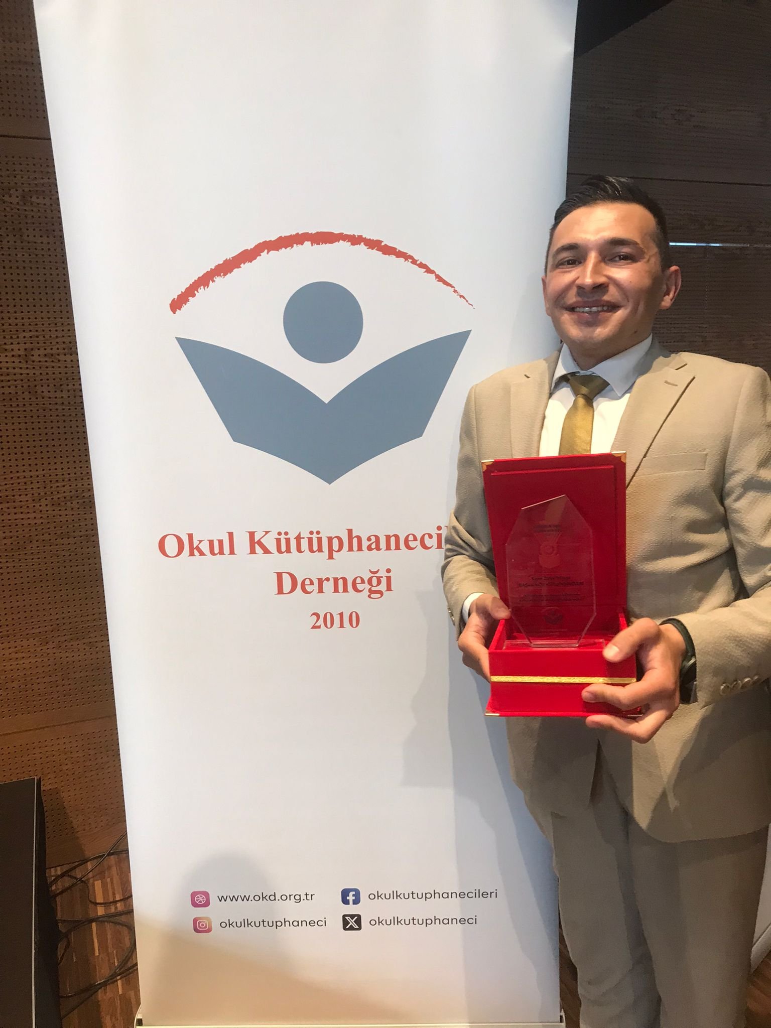 894Ae128 8F20 4E4B 8000 3F7Bd17068E1