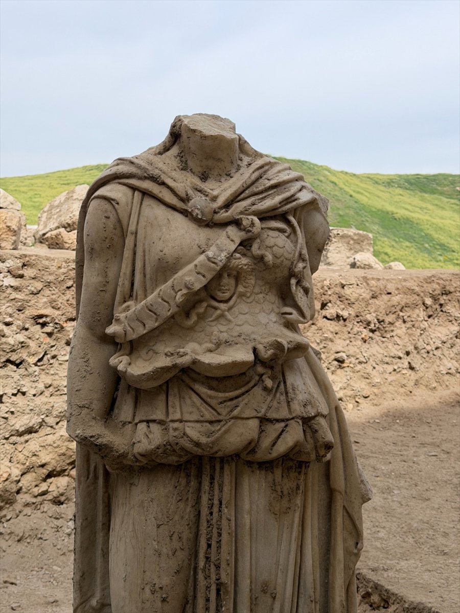 A A 20260423 41186512 41186509 L A O D I K E I A D A 2 M E T R E L I K A T H E N A H E Y K E L I B U L U N D U