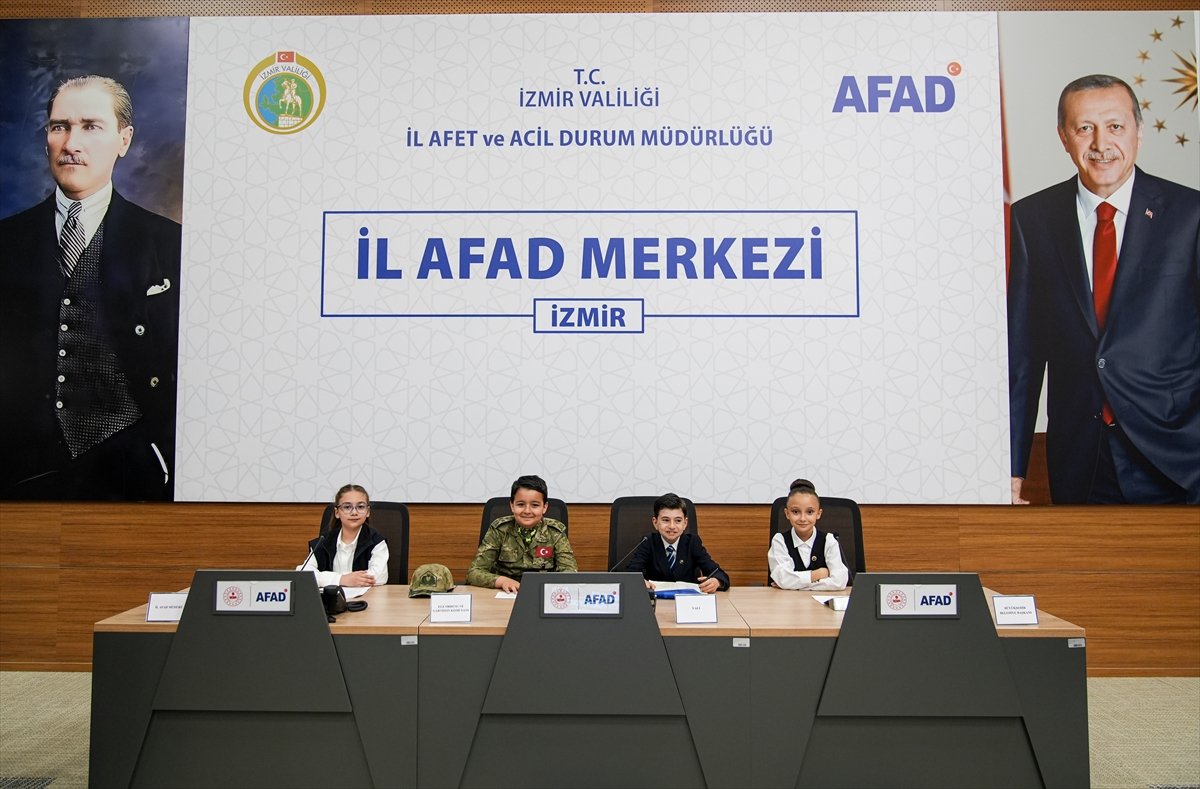 A A 20260423 41190827 41190809 I Z M I R D E D E P R E M T A T B I K A T I N I 23 N I S A N D O L A Y I S I Y L A C O C U K L A R Y O N E T T I