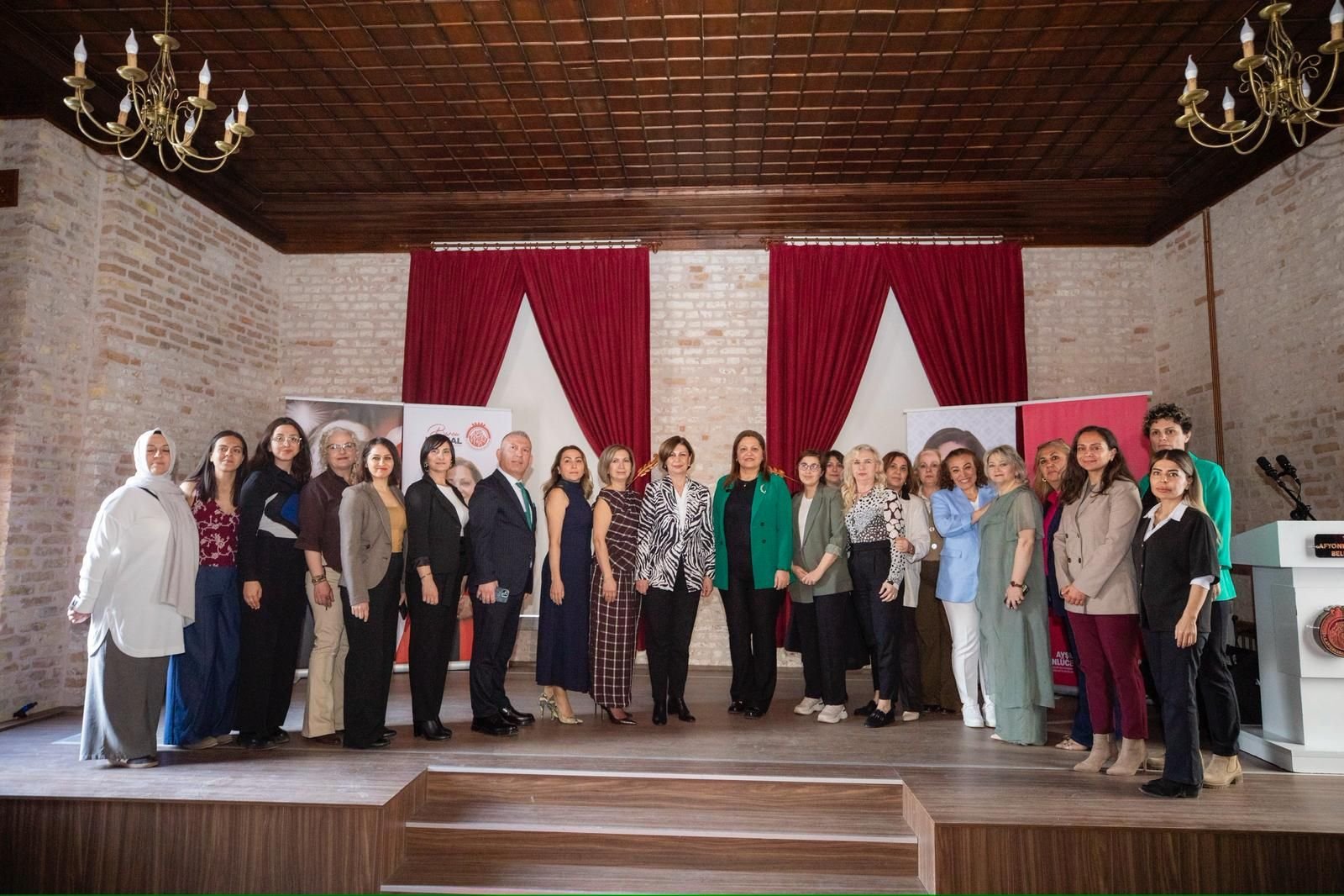 Afyonkarahisar Eskişehir Ipek Sergisi Burcu Köksal Eskişehir Belediyesi Başkanı (3)