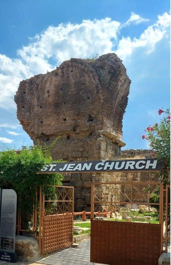 Alaşehir Uşak Üniversitesi Antik Kilise Kazı (2)