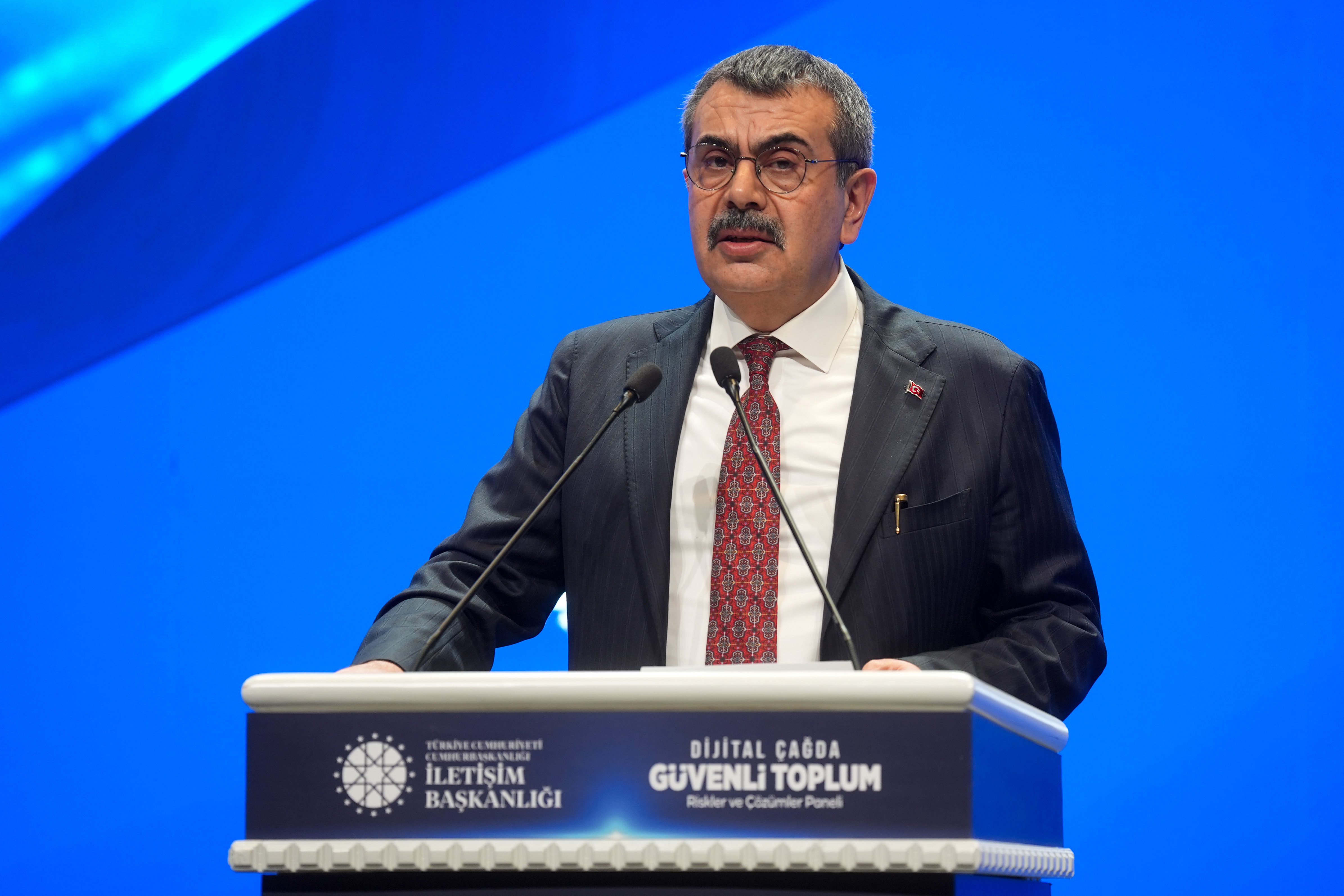 Bakan Tekin Dijital Çağda Güvenli Toplum 2