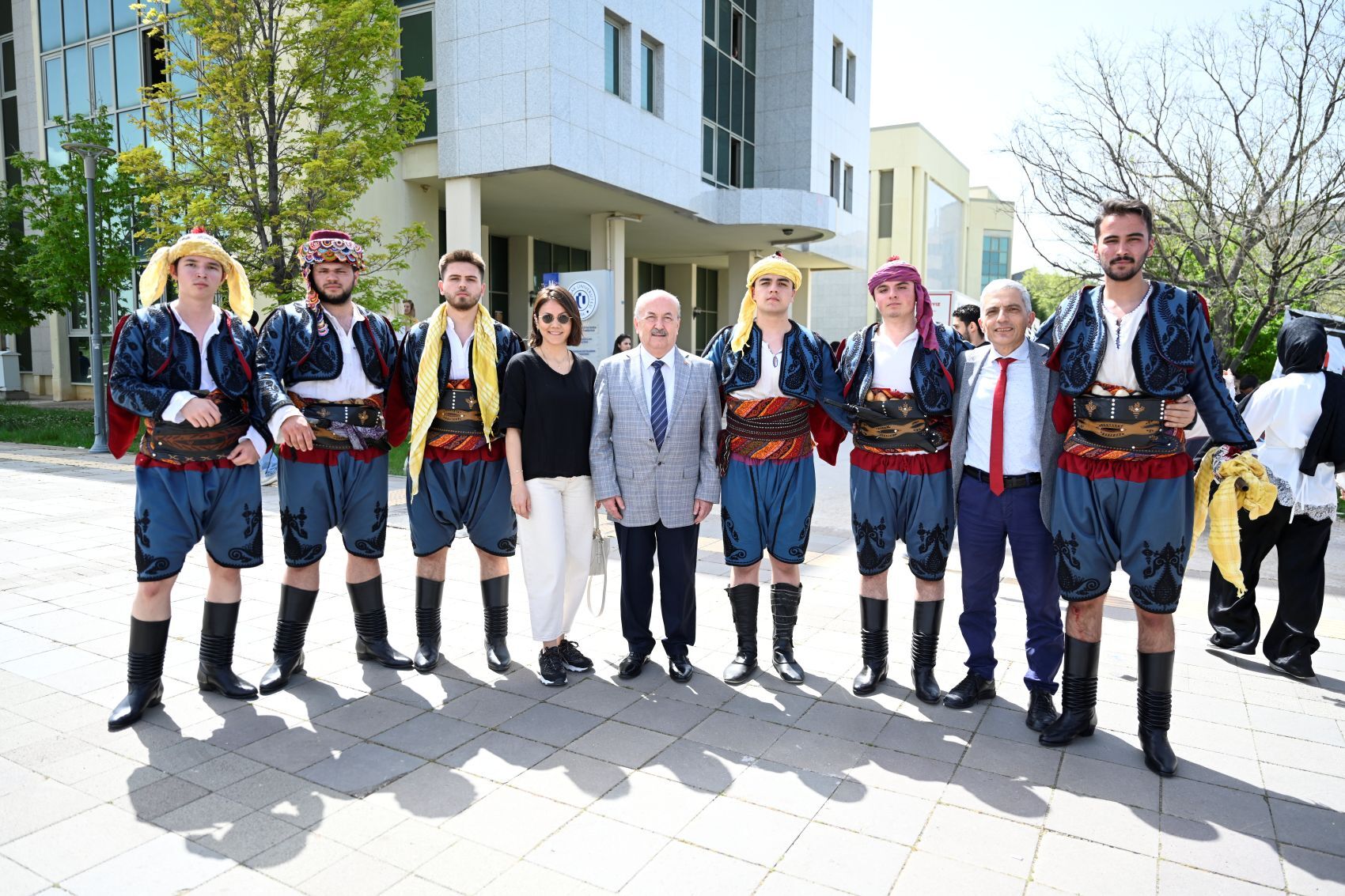 Açılış Halk Oyunu
