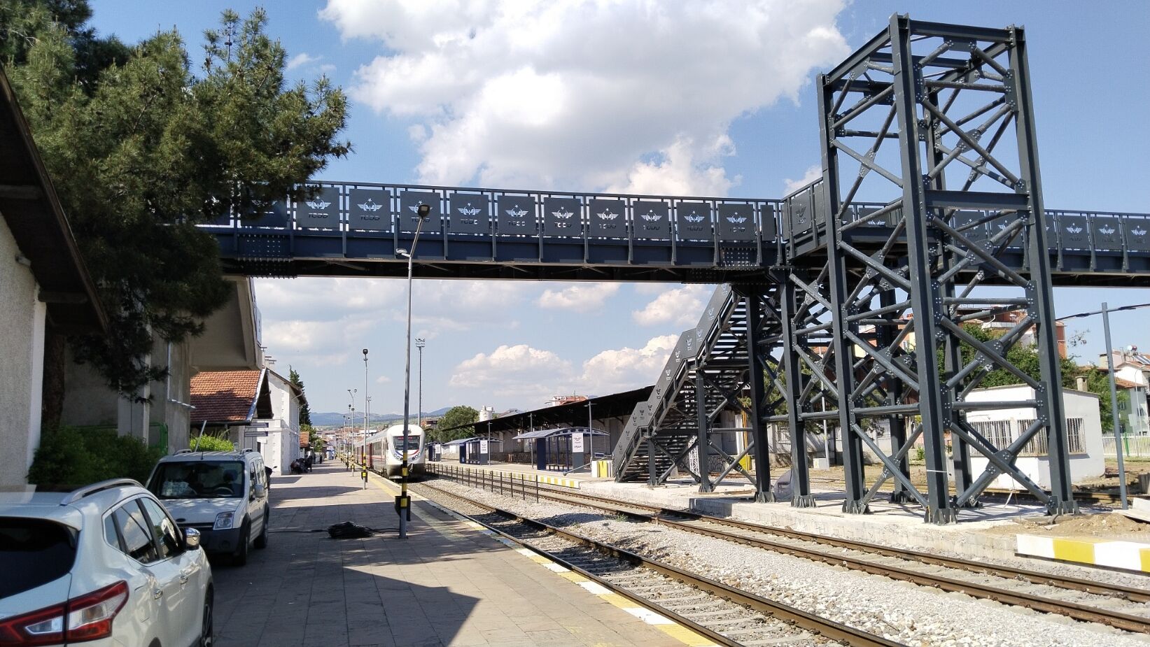 Uşak Tren Garı Yaya Üst Geçidi (1)