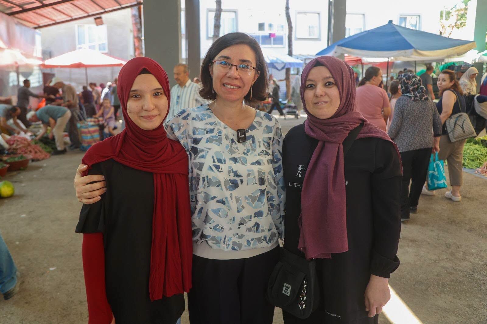 Uşak Şekerevleri pazarında vatandaş ve esnafla sohbet etti