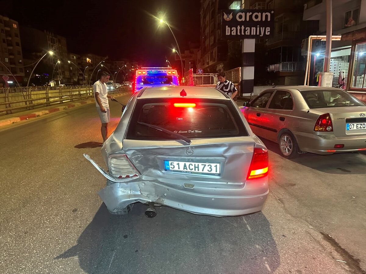 Uşak Kemalöz Mahallesi'nde kaza! 2'si çocuk 6 kişi yaralandı!