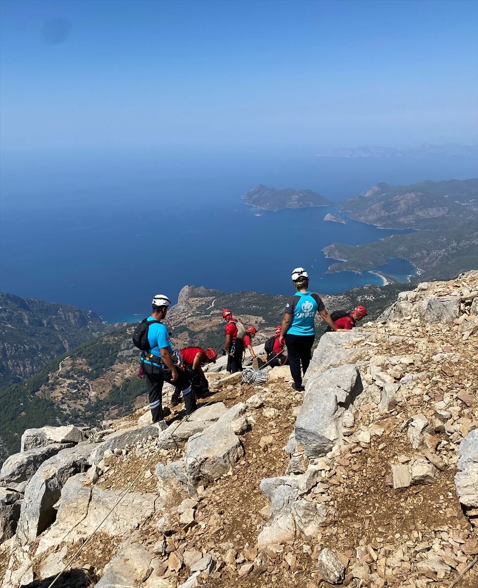 Fethiye'de yamaç paraşütü pilotu Ali Kıdır ve Çin uyruklu turist Xiangrui Meng düşerek hayatlarını kaybetti