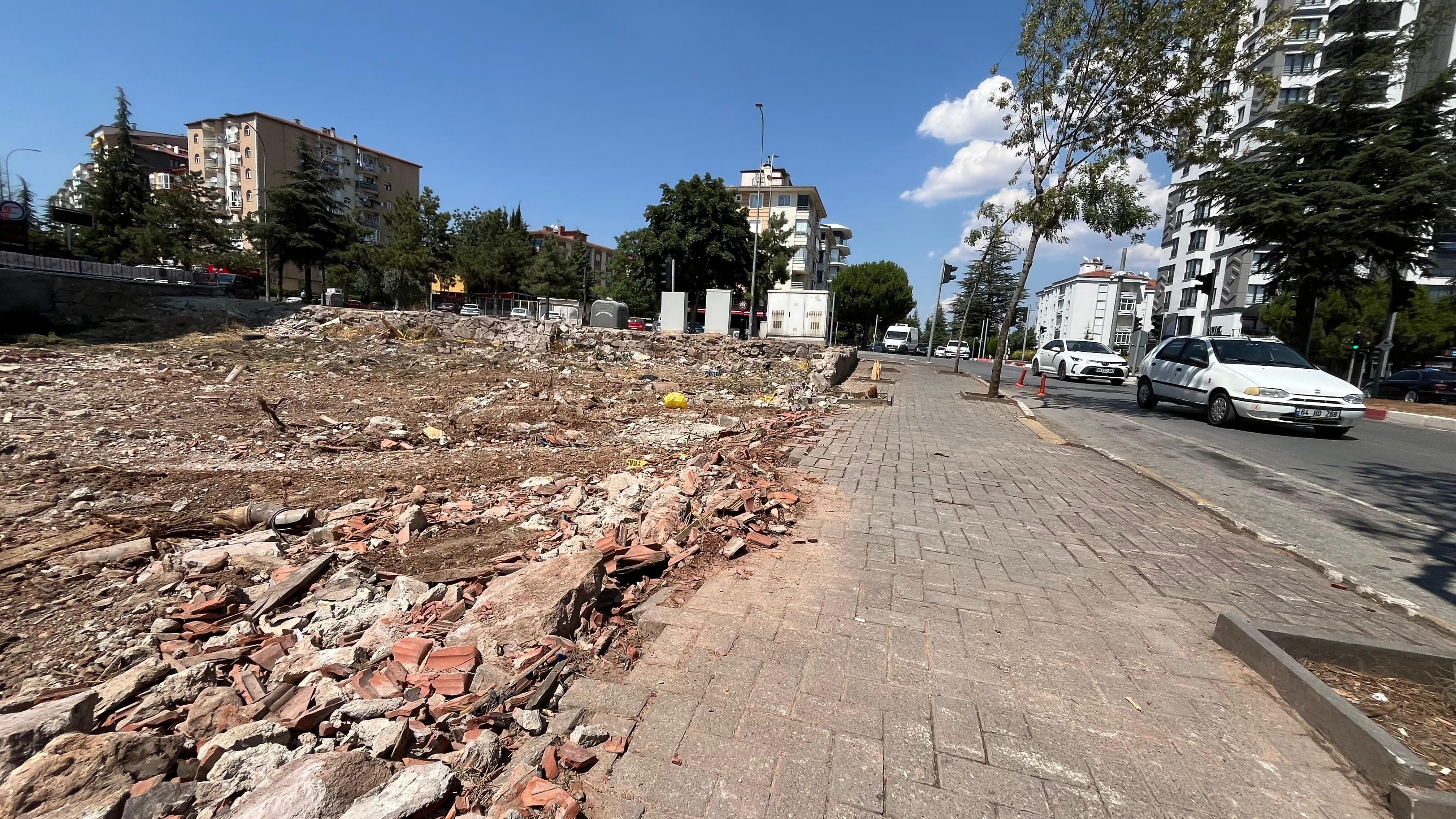 Ağaç Kesimi Uğur Mumcu Caddesi (2)