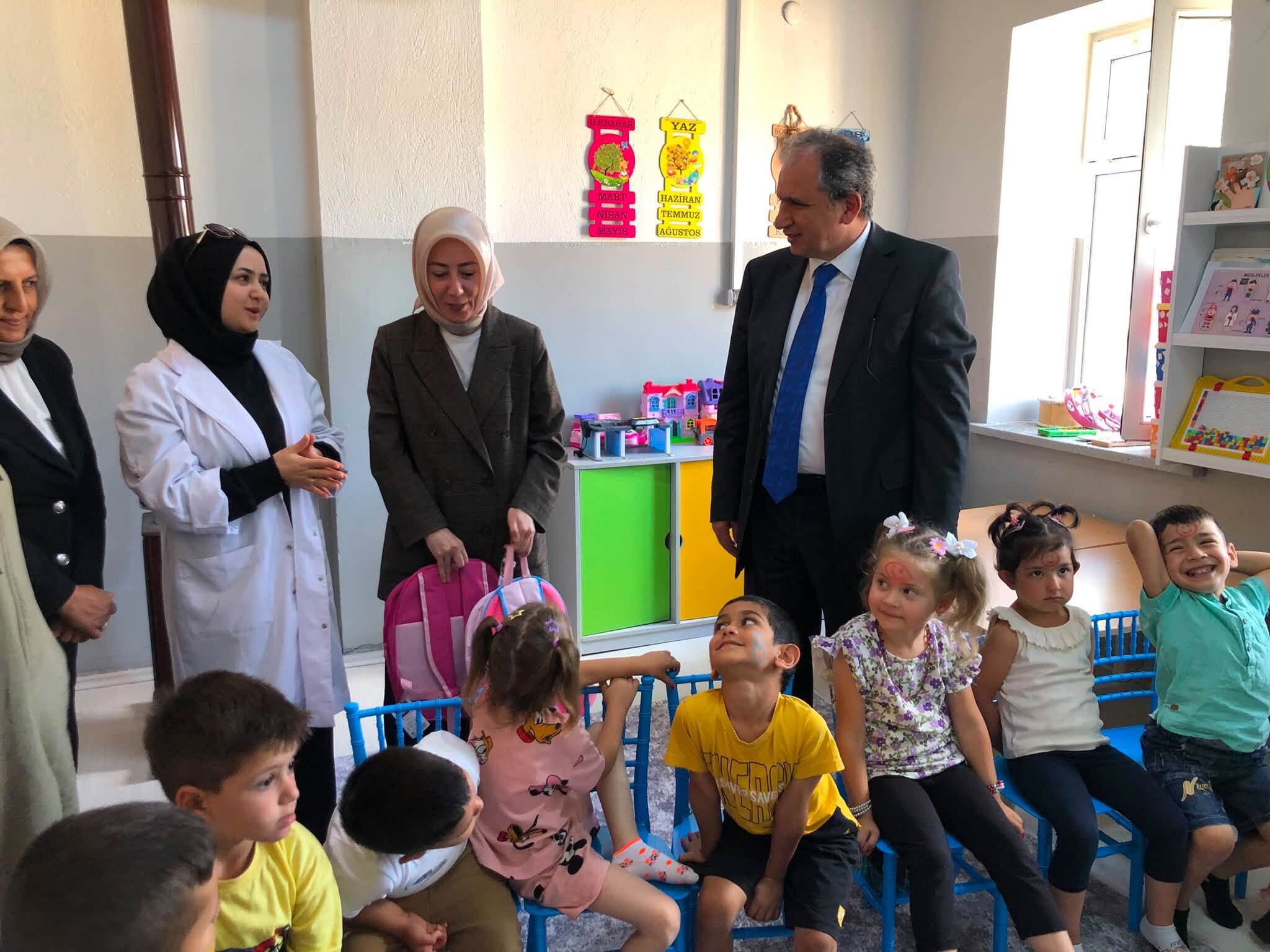 Uşak Ciğerdede İlkokulunu ziyaret ettiler