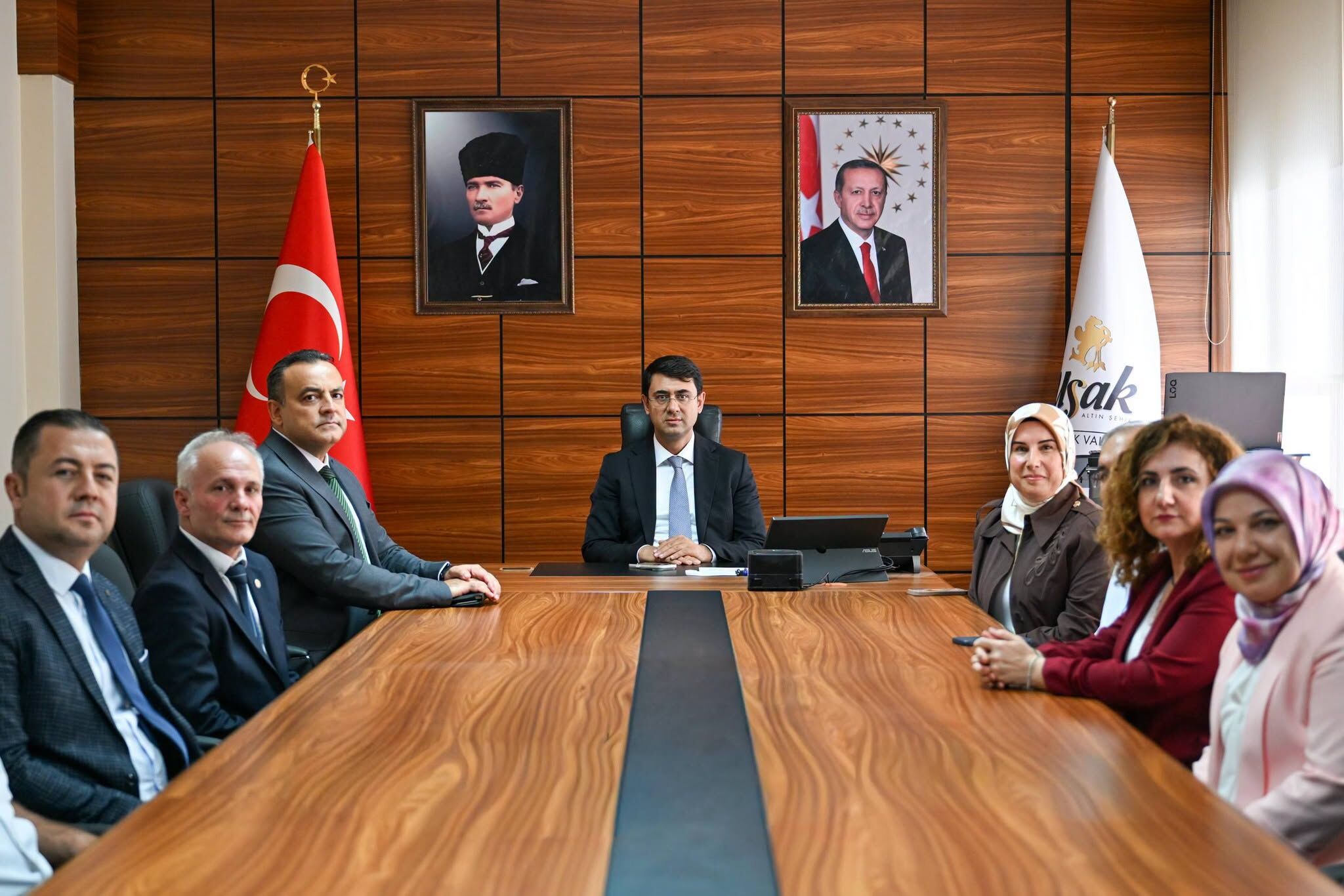 Uşak Kent Konseyi, Uşak Valisi Kartal'ı ziyaret etti