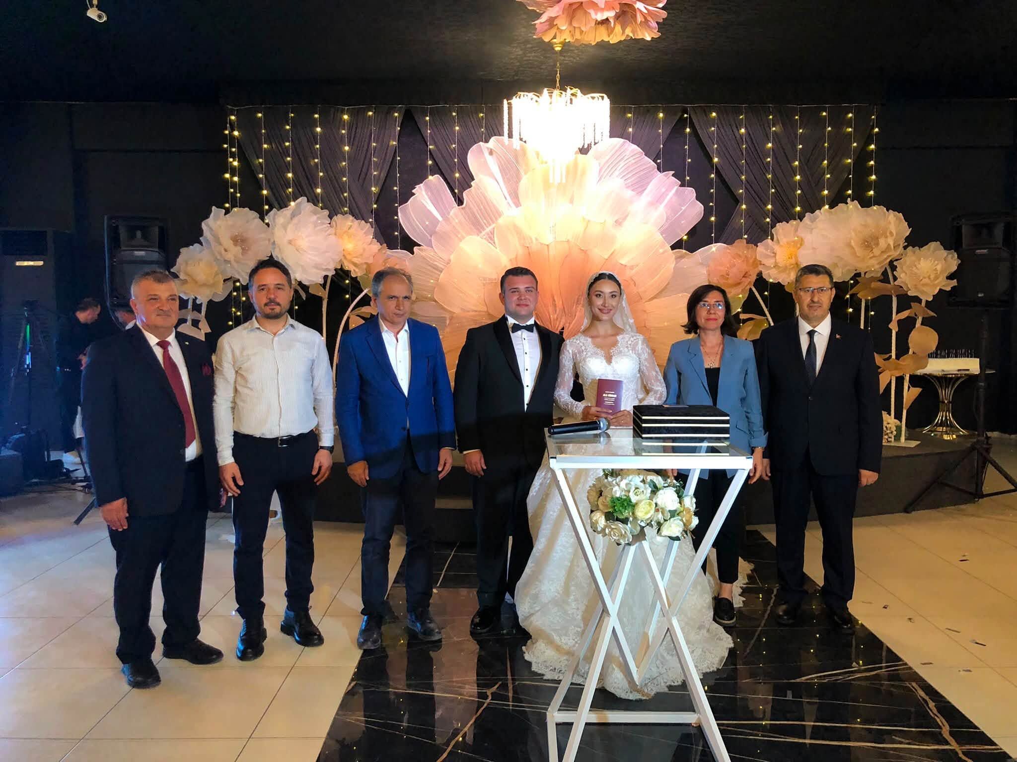 Nuri Demir'in kızı Aysel Demir ve Yiğit Altınsoy dünya evine girdi