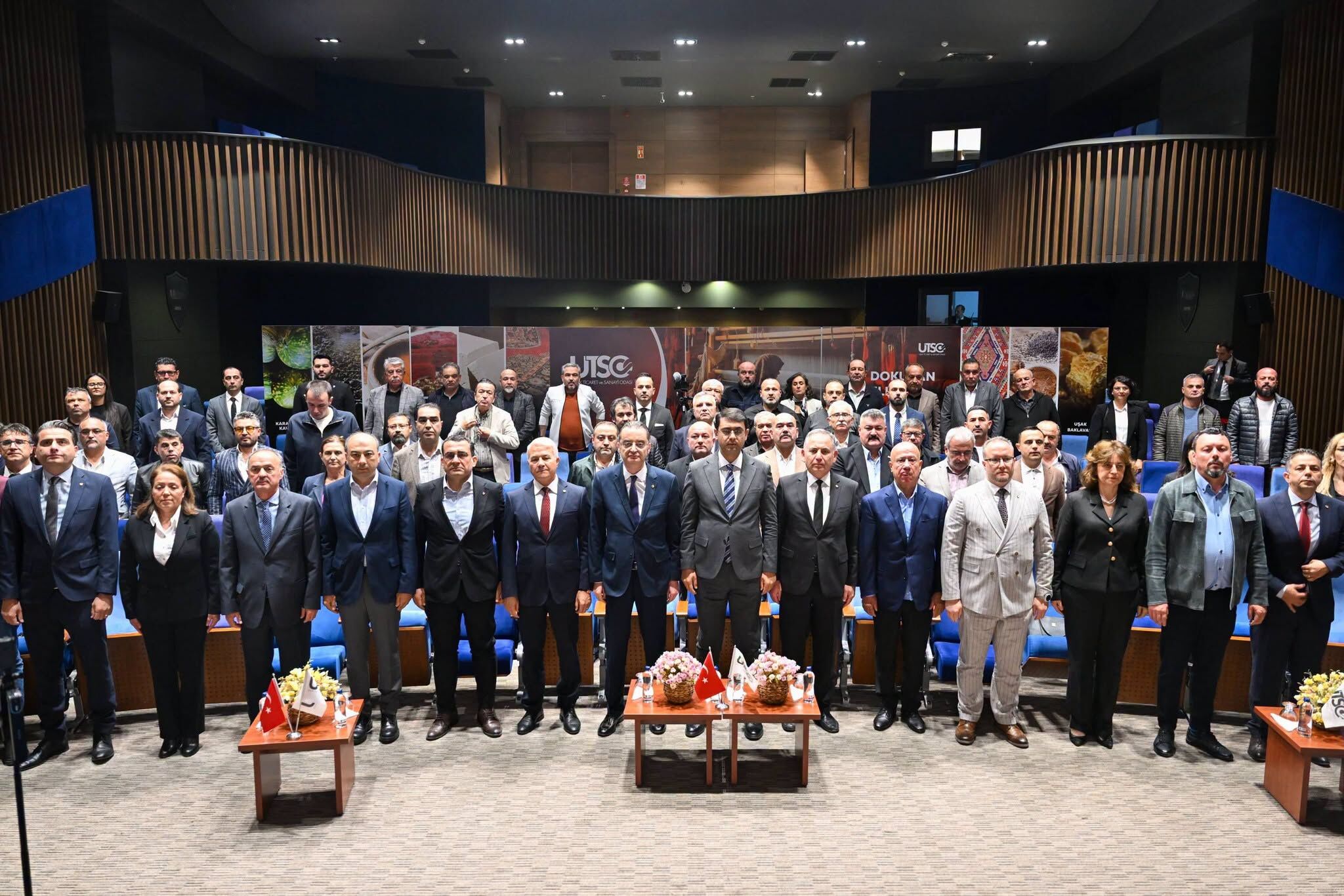 Uşak Valisi, sanayici ve iş insanlarının talepleri üzerine istişarelerde bulundu
