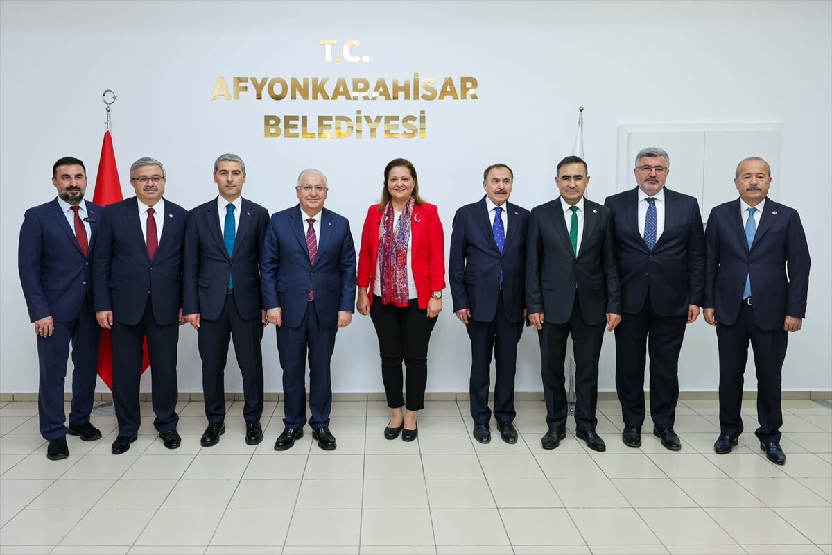 Milli Savunma Bakanı Güler, Afyon'da terörsüz Türkiye için önemli açıklamalar yaptı