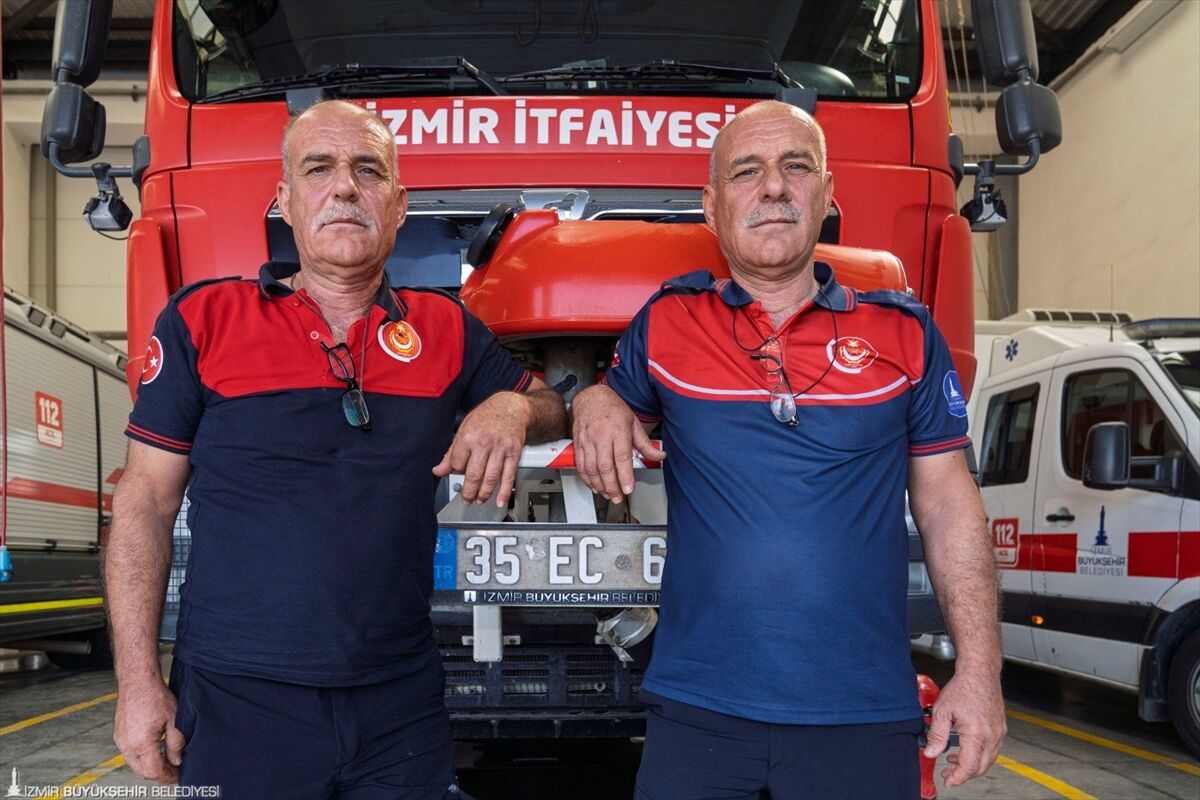İzmir itfaiyesinin 33 yıllık ikiz Ahmet ve Mehmet Berber kardeşleri