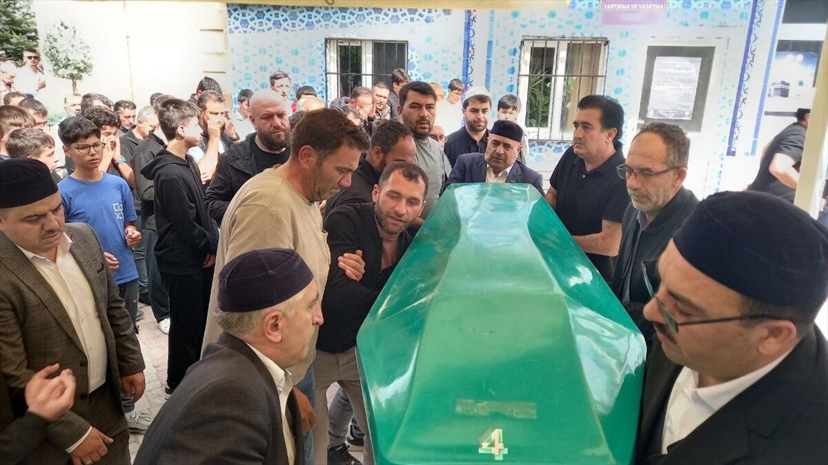 Kütahya'da işçi servisinin çarptığı 14 yaşındaki Tunahan Eren Karaca, tüm çabalara rağmen kurtarılamadı