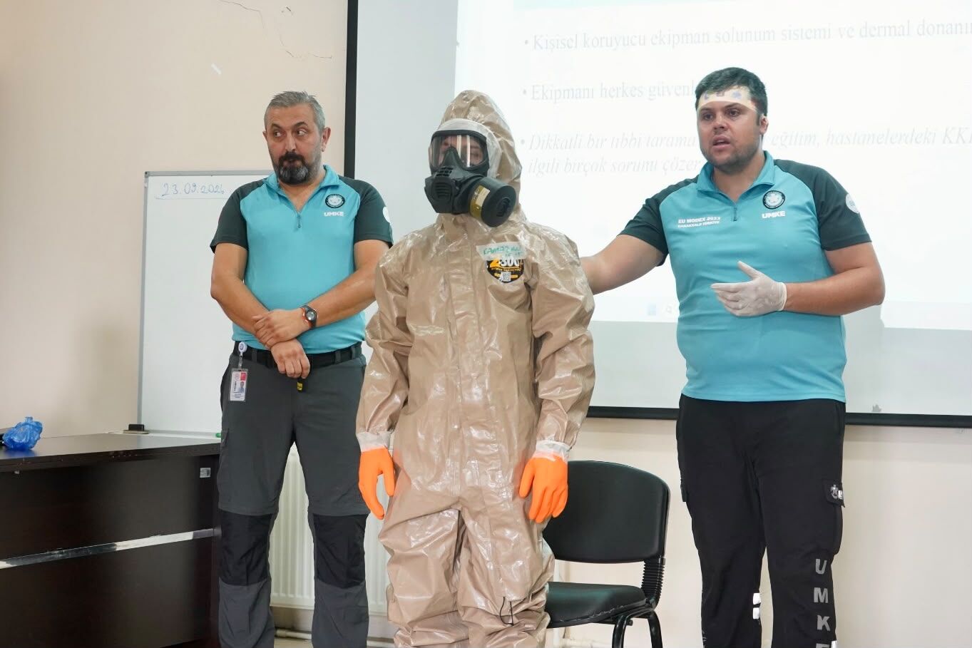 Uşak'taki UMKE ekiplerine afetzedelere yaklaşım ve diğer konularda eğitim verildi