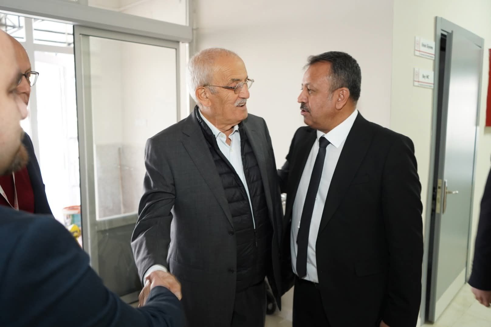 Karahallı ilçesinden hayırsever Özkan Atak hayatını kaybetti