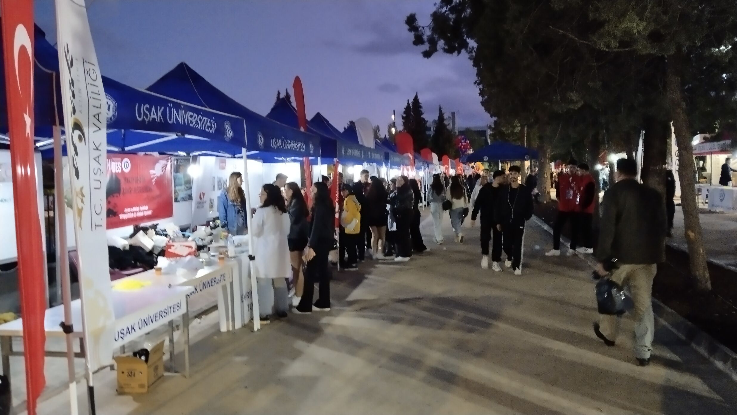 Uşak'ta Kampüsten Şehre Gençlik Buluşması, Millet Bahçesi'nde yapıldı