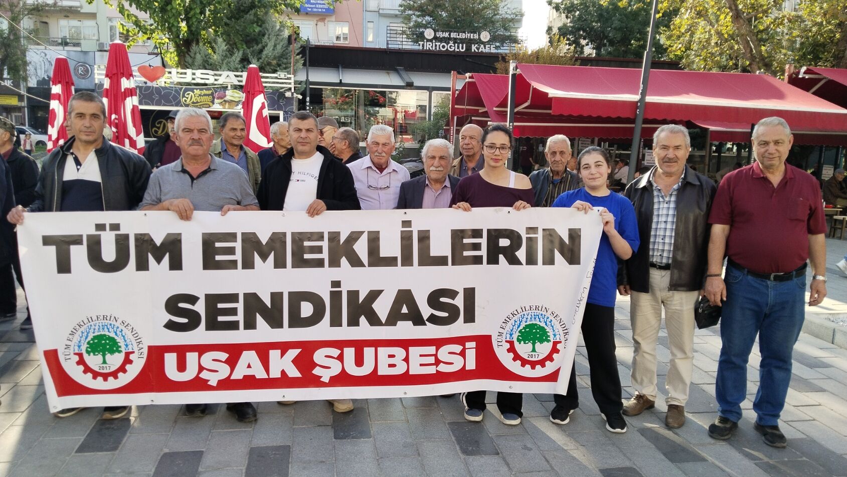 Uşak'taki emeklilerin dertlerini Tiritoğlu Parkı'nda dile getirdiler