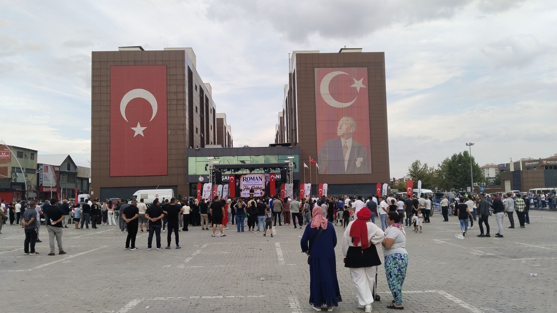 Uşak'ta ilk kez yapılan Roman festivali renkli görüntülere sahne oldu