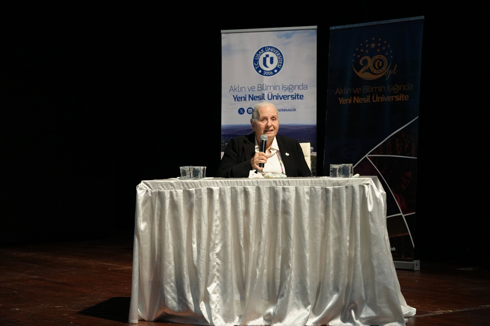 Timsal Karabekir, Uşak Üniversitesi öğrencileriyle buluştu