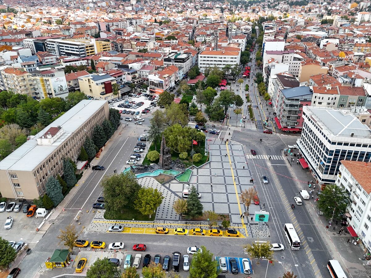 Uşak Hava Uşak Atatürk Anıtı Uşak Atapark Uşak Tepeden Çekilmiş Görüntüler (1)