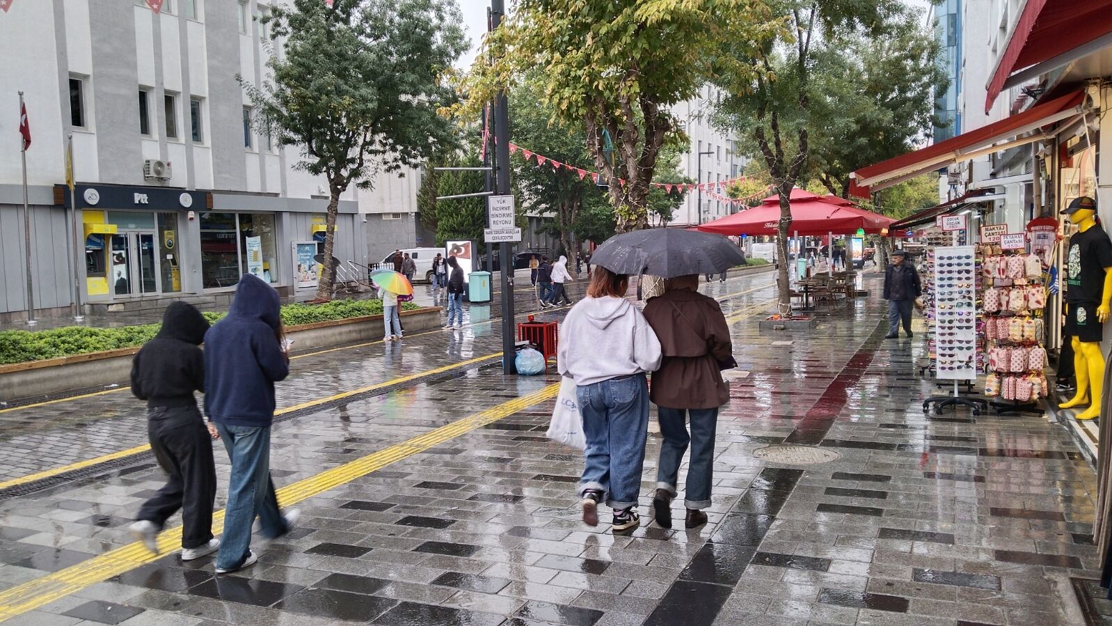 Yağmur Şemsiye Uşak Ismetpaşa Caddesi (6)