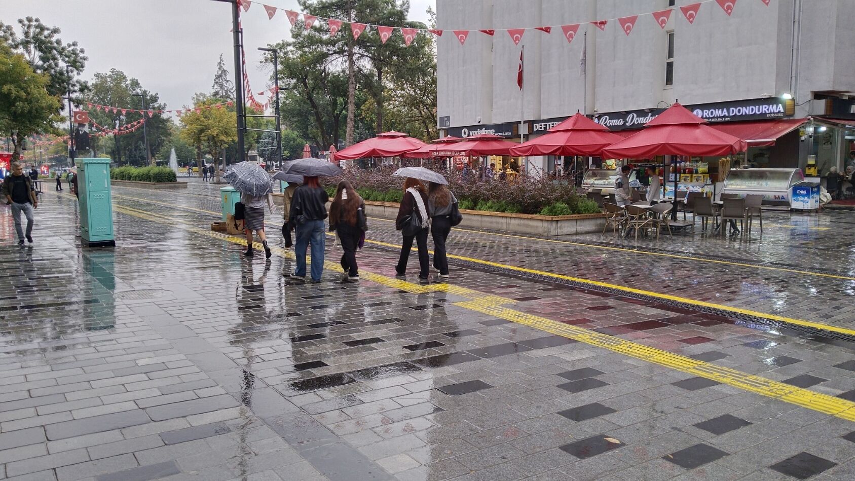Yağmur Şemsiye Uşak Ismetpaşa Caddesi (7)