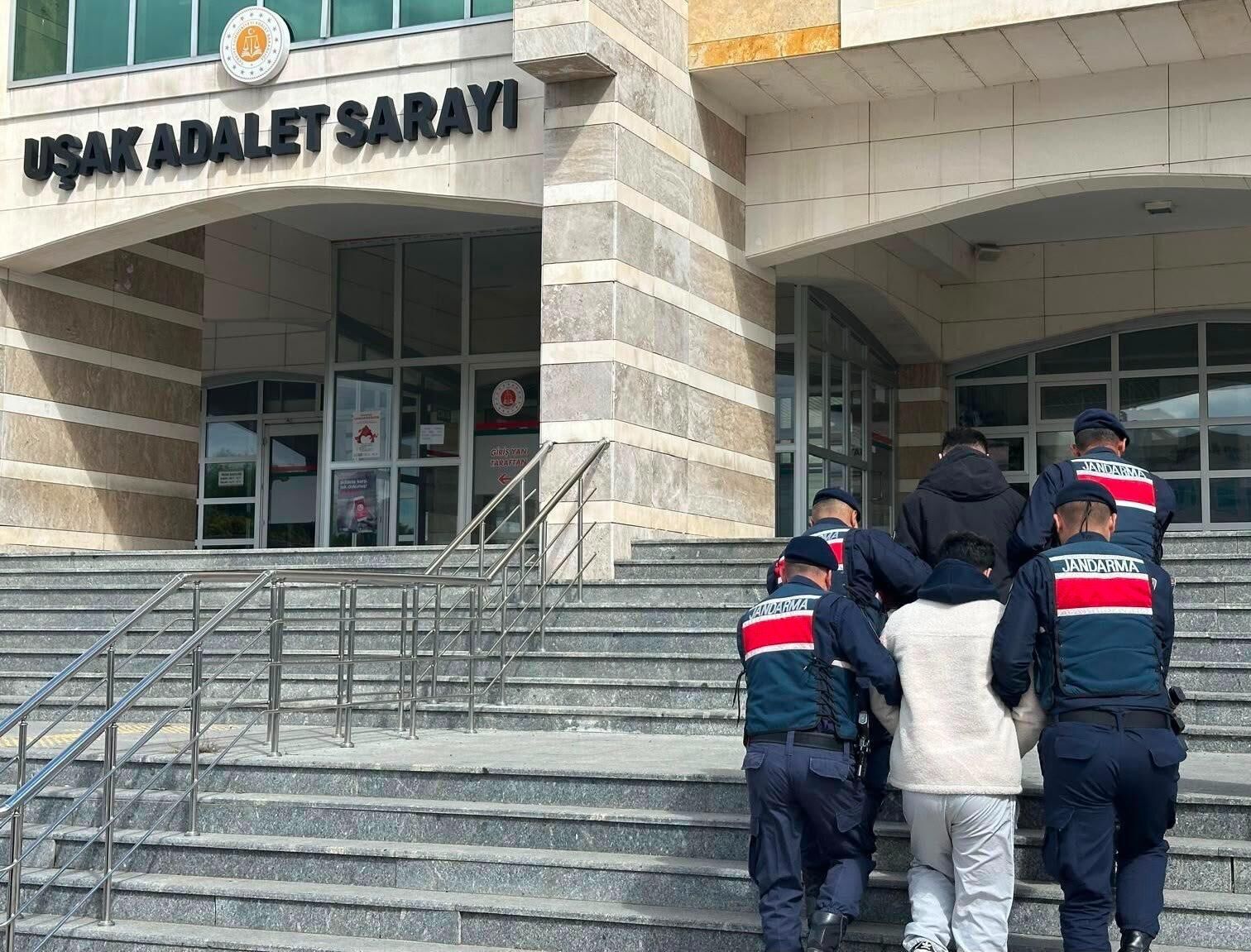 Kendilerini polis olarak tanıtıp, Uşak Eskisaray'daki vatandaşı dolandırdılar! 2 kişi tutuklandı!