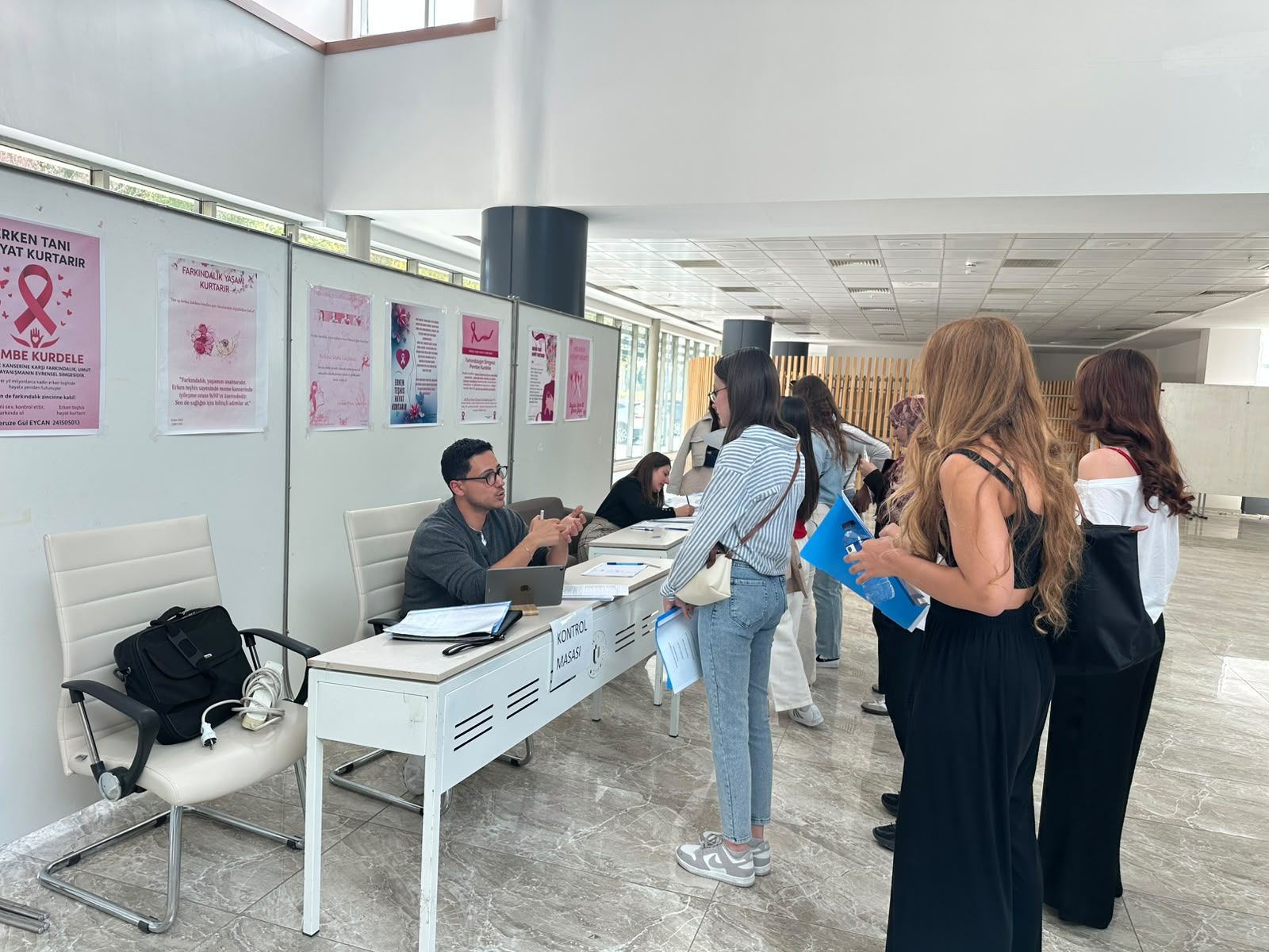 Uşak Üniversitesi’nde Meme Kanseri Farkındalık Etkinliği Düzenlendi