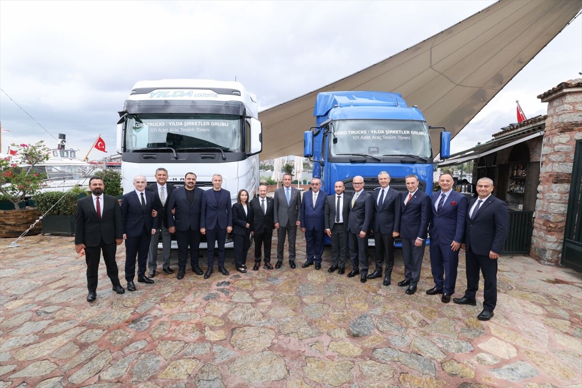 Ford Trucks'tan Yılda Şirketler Grubuna 101 araçlık teslimat
