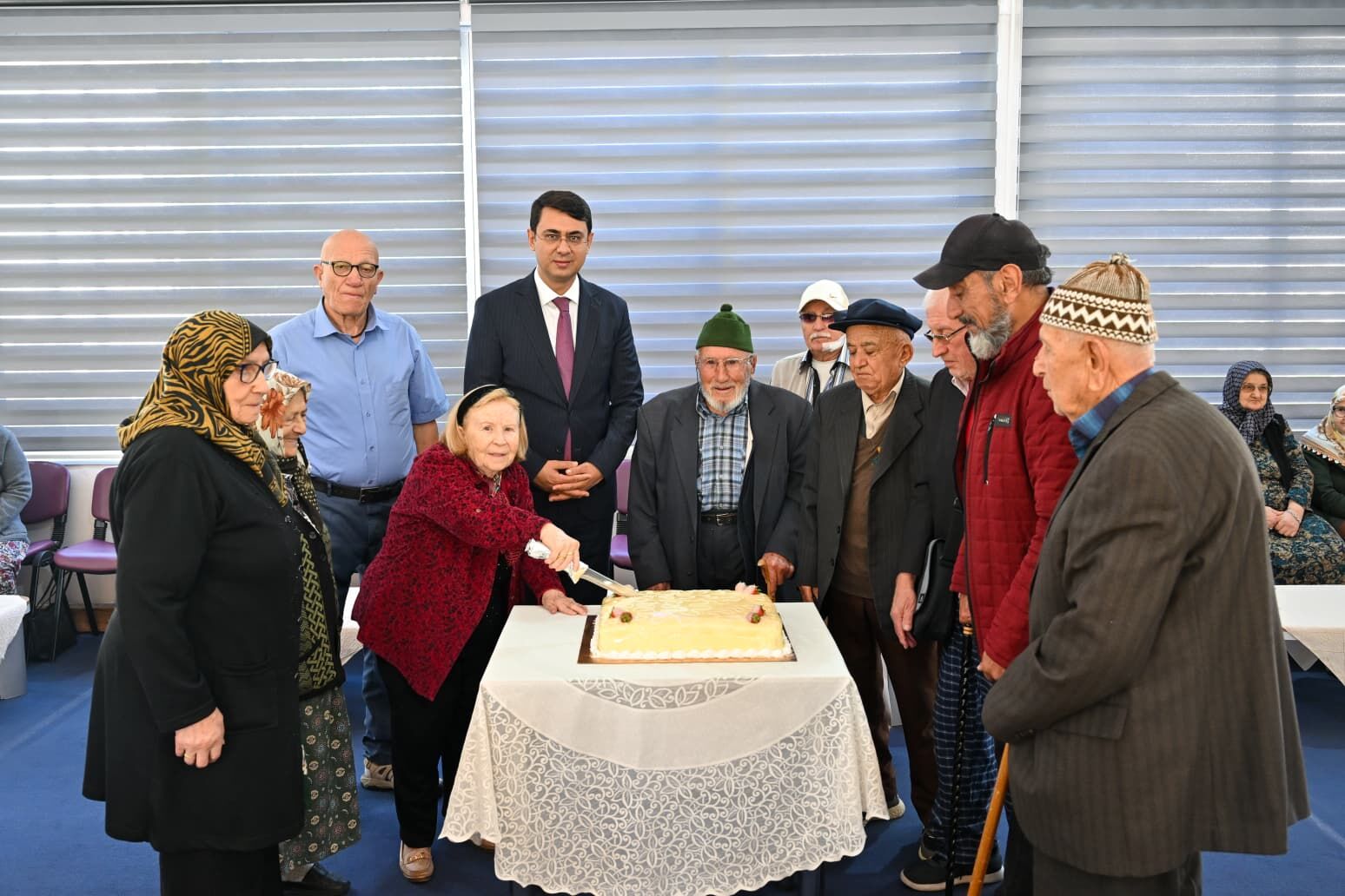 Uşak Valisi Kartal, Huzurevi sakinleriyle buluştu
