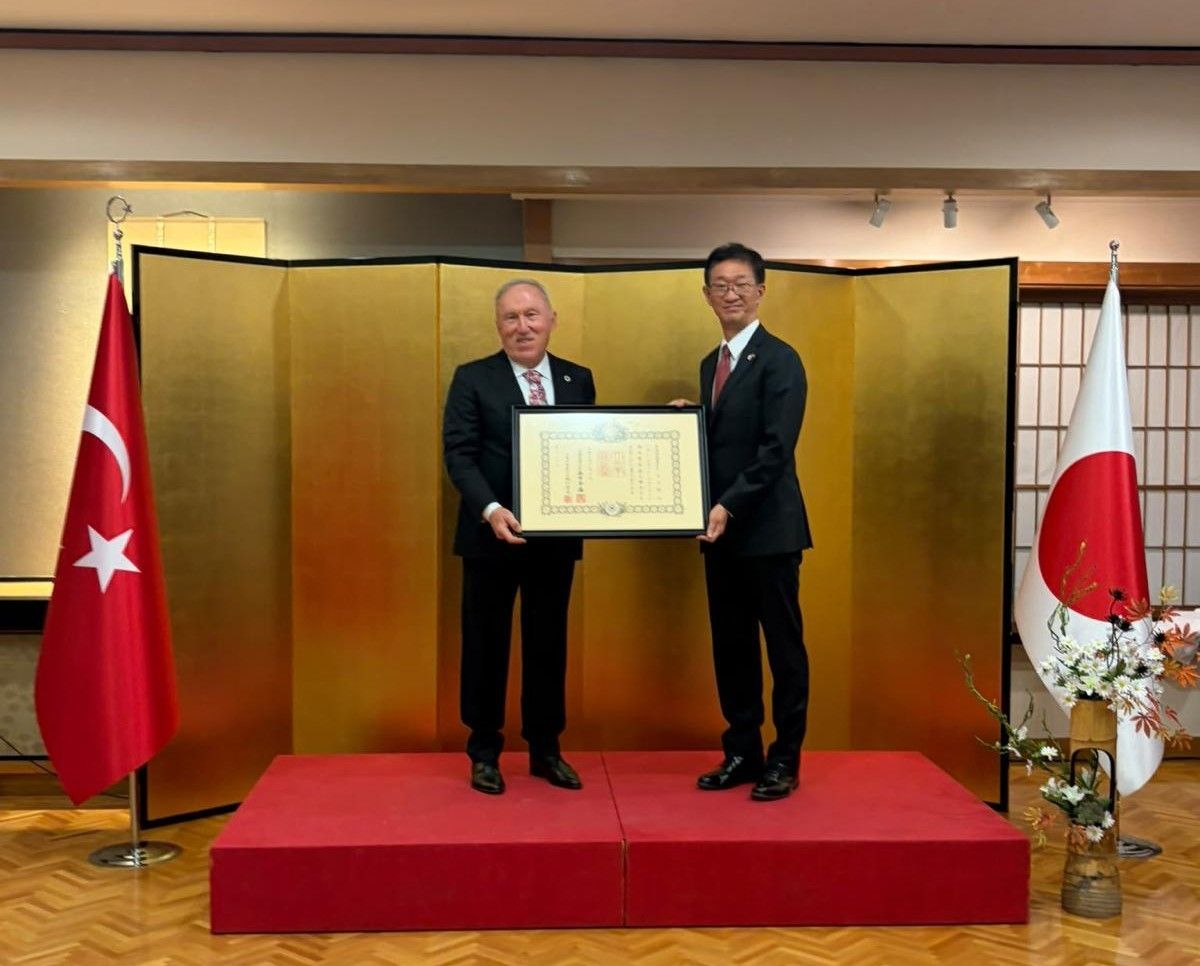 Aslen Uşaklı olan Emekli Büyükelçi Hasan Murat Mercan'a Japonya'dan devlet nişanı